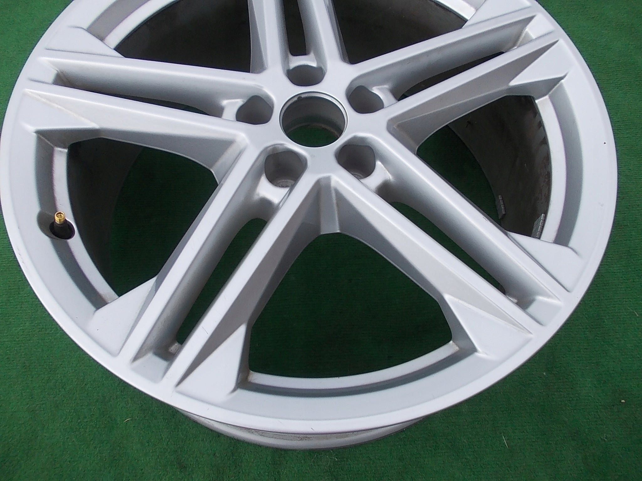 1x Alu Felge Audi Q5 A6 Aluminum rim 20 Zoll 8.0J 5x112 39ET 80A601025N