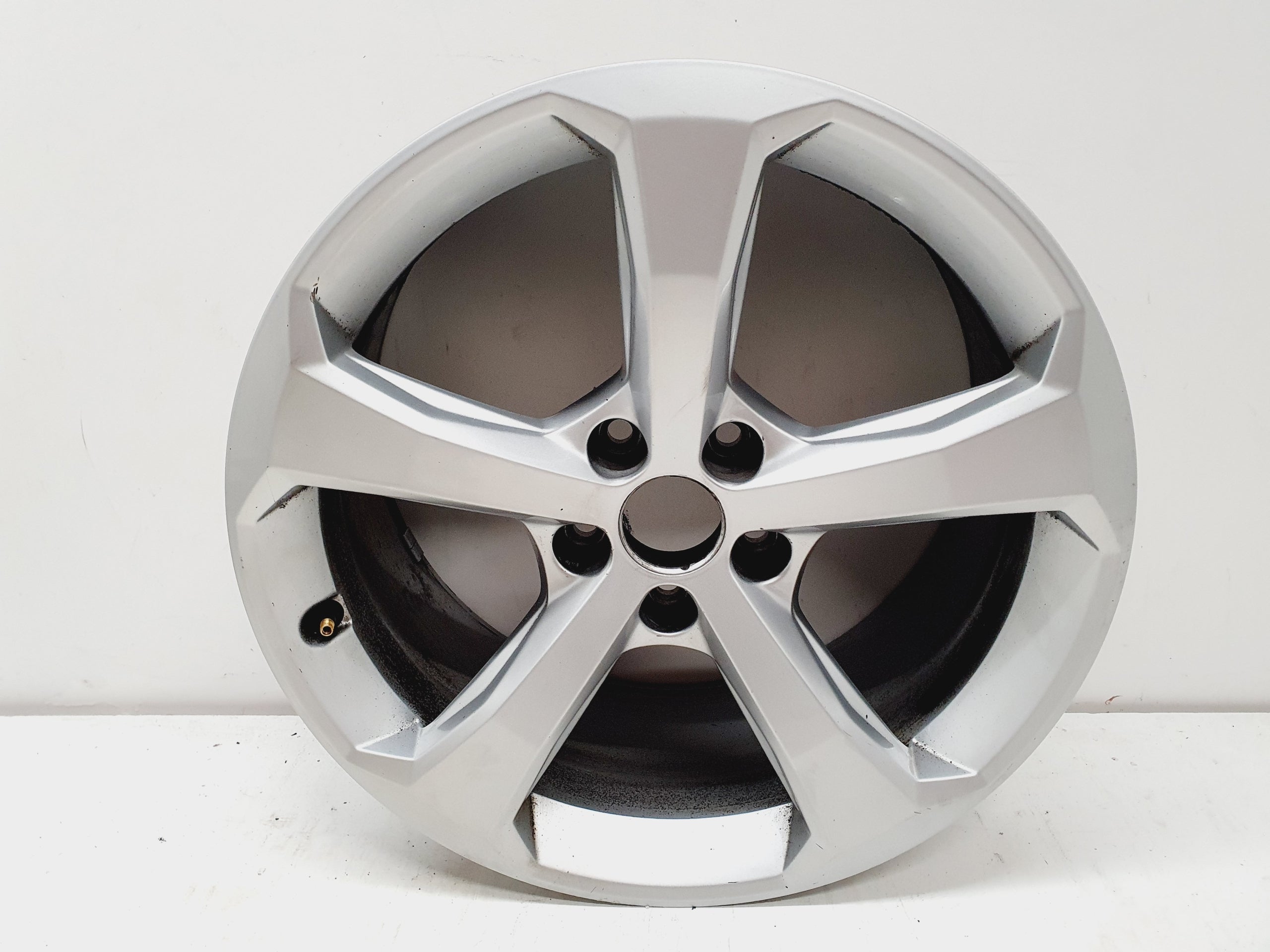 1x Alu Felge Audi Q5 A6 Aluminum rim 18 Zoll 8.0J 5x112 39ET 80A601025C