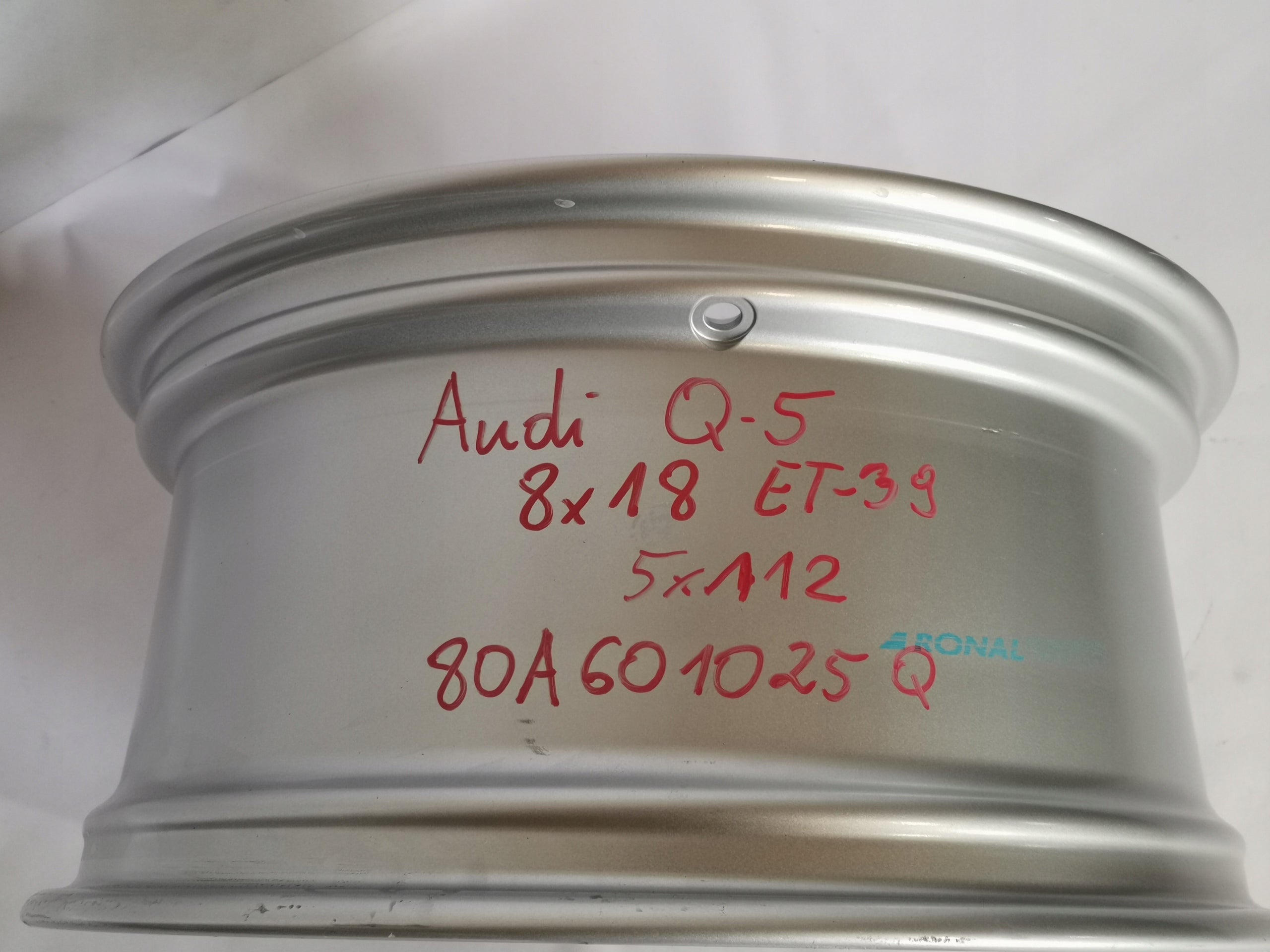 1x Alu Felge Audi Q5 A6 Aluminum rim 18 Zoll 8.0J 5x112 39ET 80A601025Q