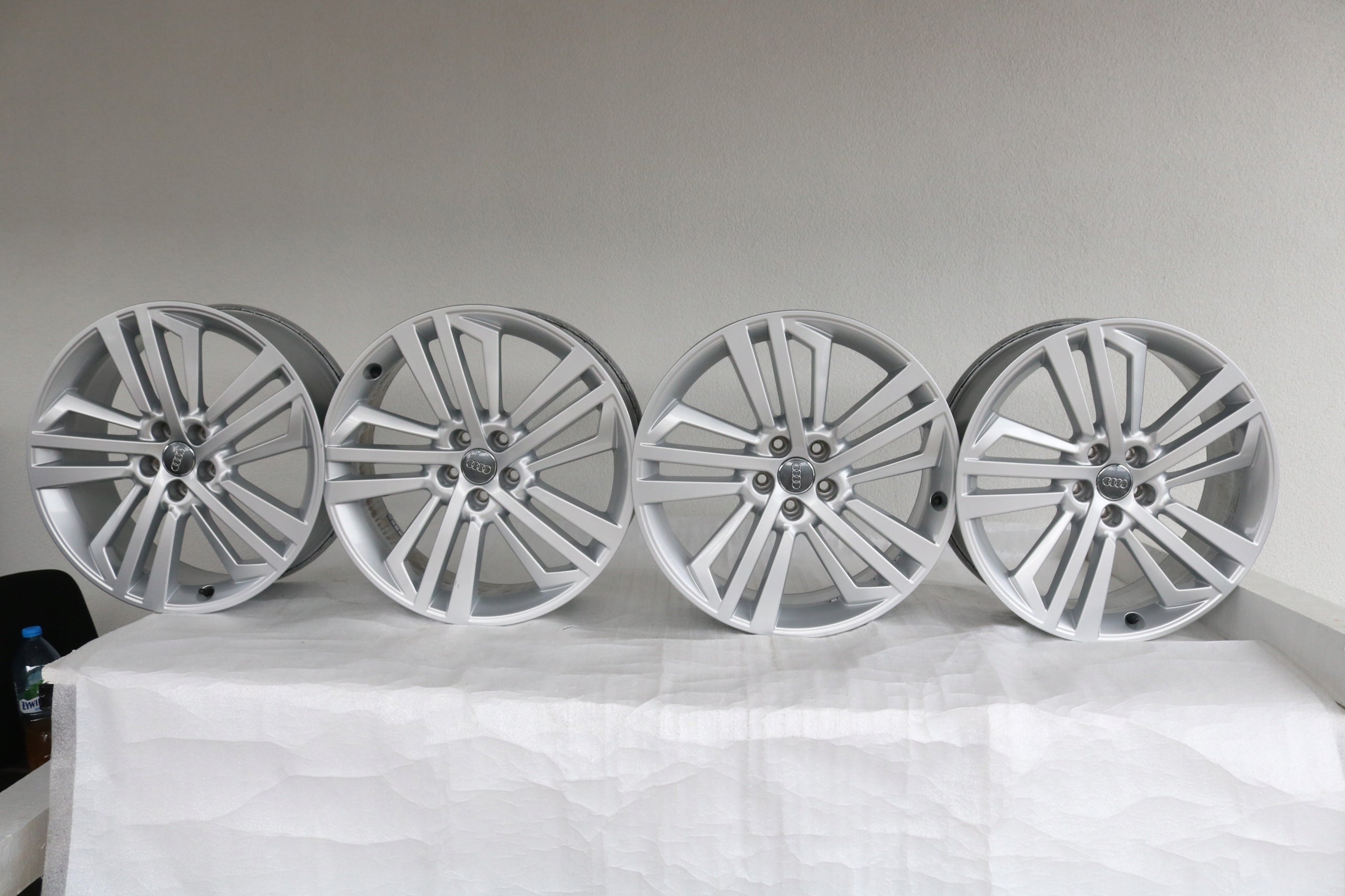 1x Alu Felge Audi A6 Q5 Aluminum rim 20 Zoll 8.0J 5x112 39ET 80A601025L