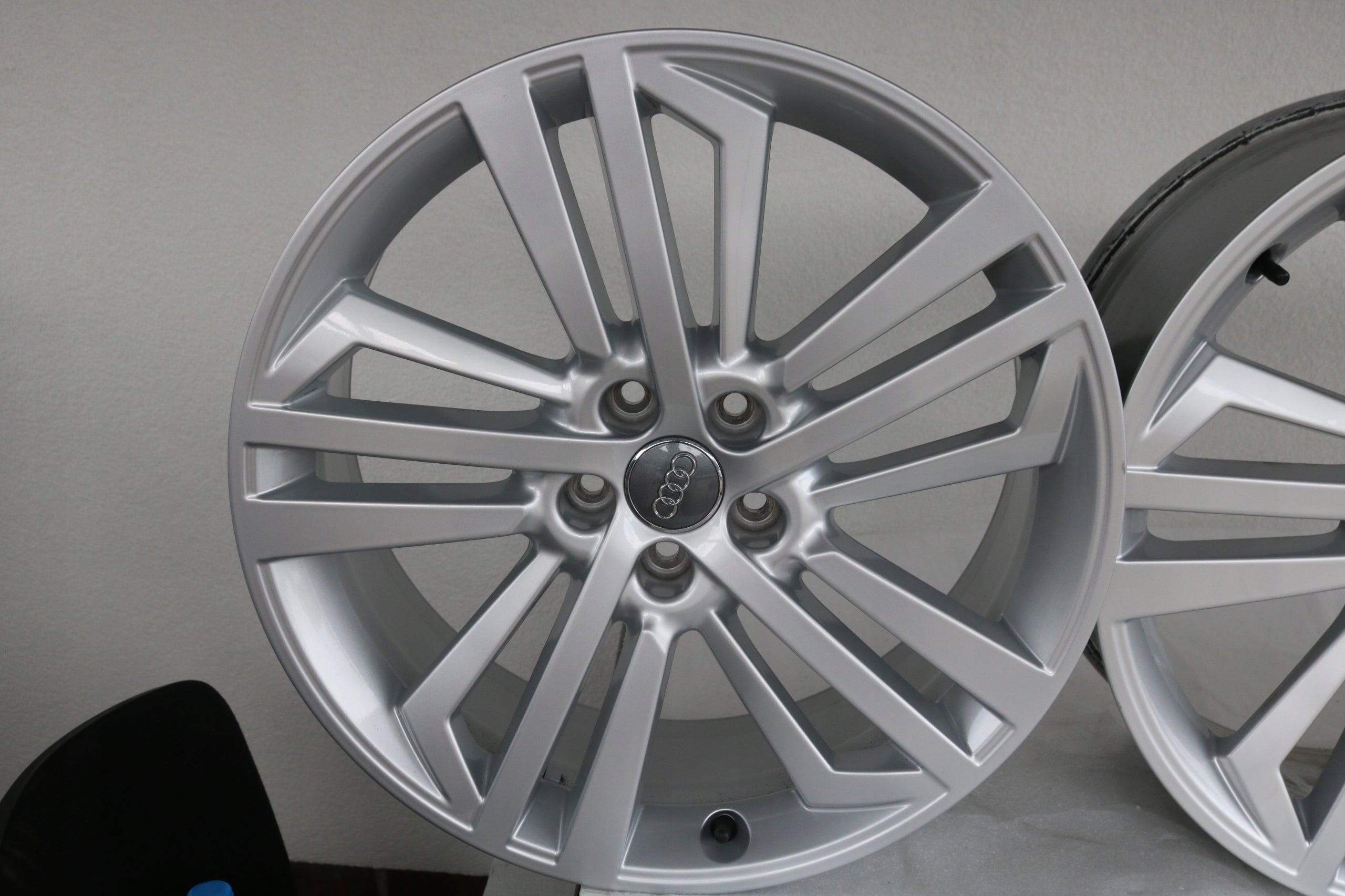 1x Alu Felge Audi A6 Q5 Aluminum rim 20 Zoll 8.0J 5x112 39ET 80A601025L