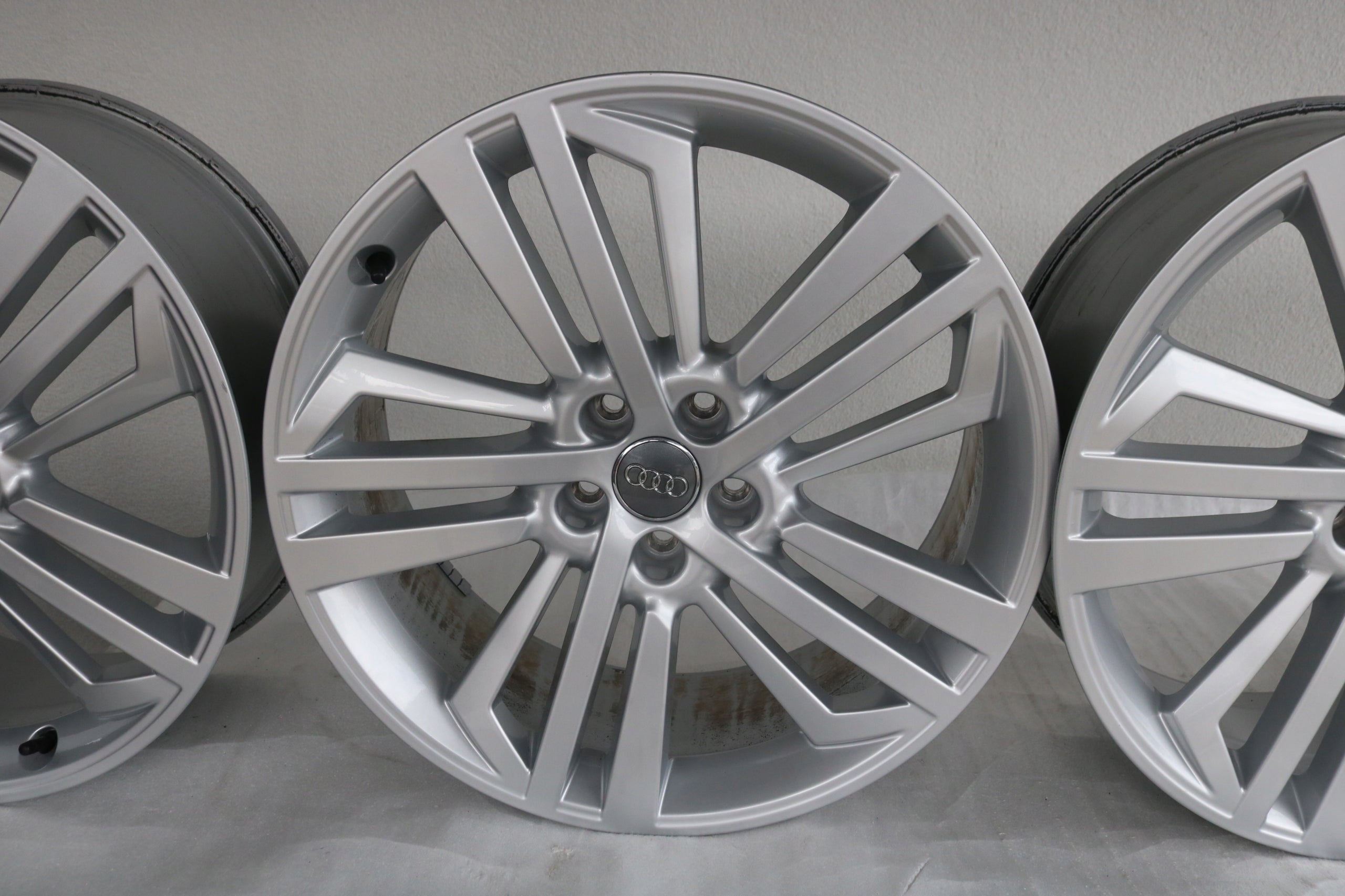 1x Alu Felge Audi A6 Q5 Aluminum rim 20 Zoll 8.0J 5x112 39ET 80A601025L