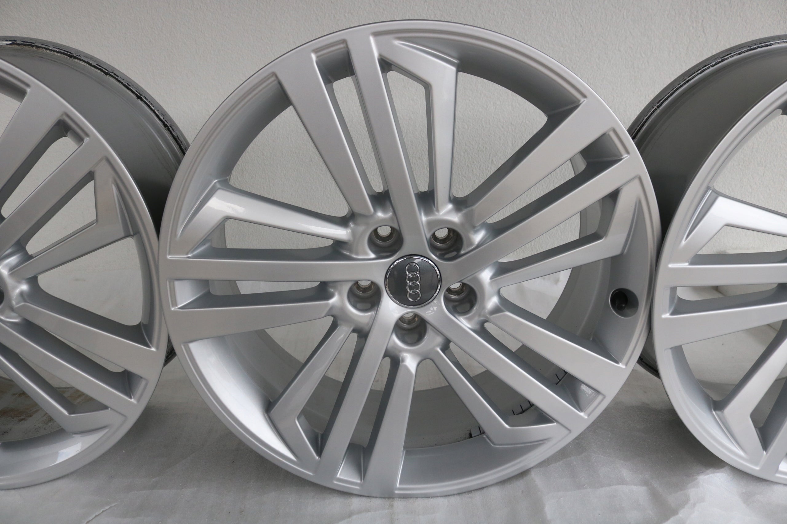 1x Alu Felge Audi A6 Q5 Aluminum rim 20 Zoll 8.0J 5x112 39ET 80A601025L