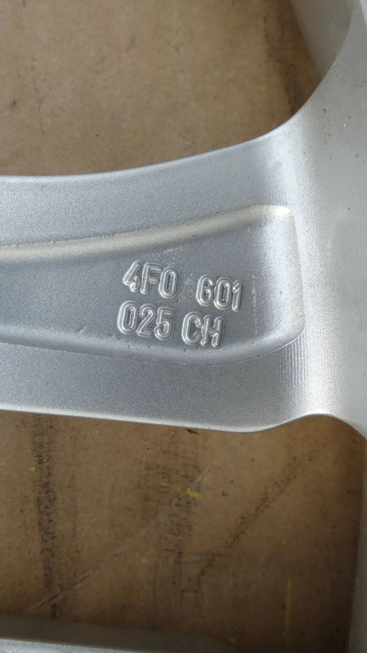 1x Alu Felge Audi A6 S6 Aluminum rim 18 Zoll 4F0601025CH