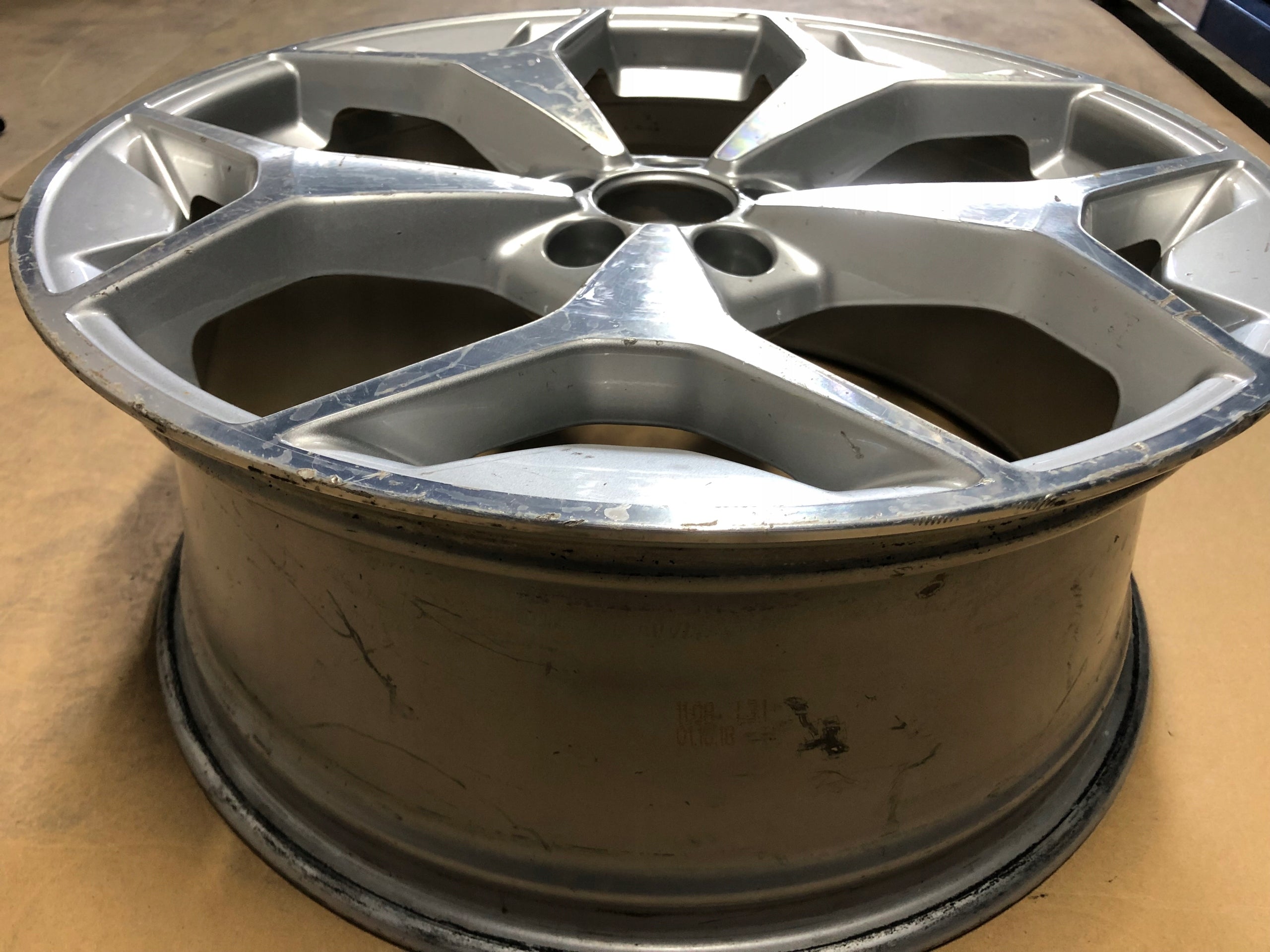 1x Alu Felge Audi A6 Aluminum rim 18 Zoll 7.5J 5x100 46ET 82A601025L