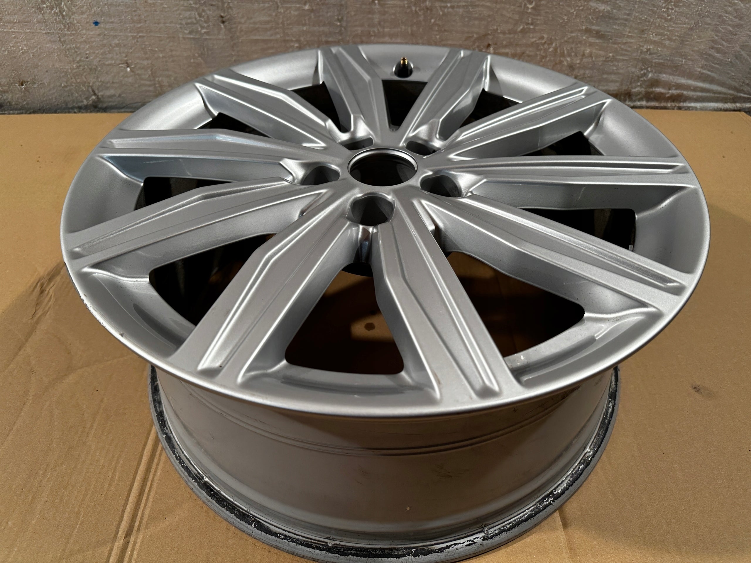 1x Alu Felge Audi A6 Aluminum rim 19 Zoll 8.0J 5x112 39ET 4K0601025M