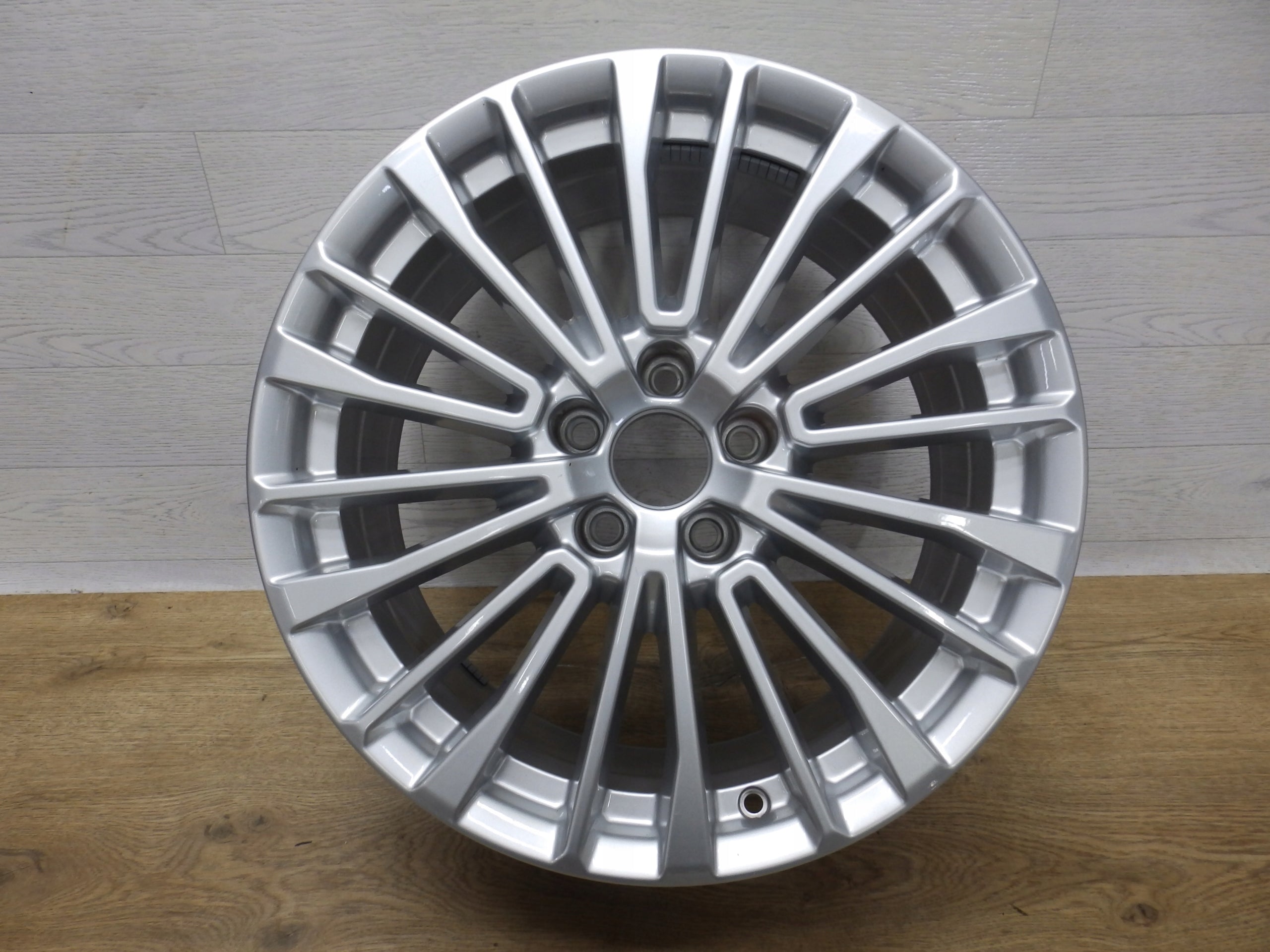 1x Alu Felge Audi A6 Aluminum rim 18 Zoll 8.0J 5x112 39ET 4K0601025C