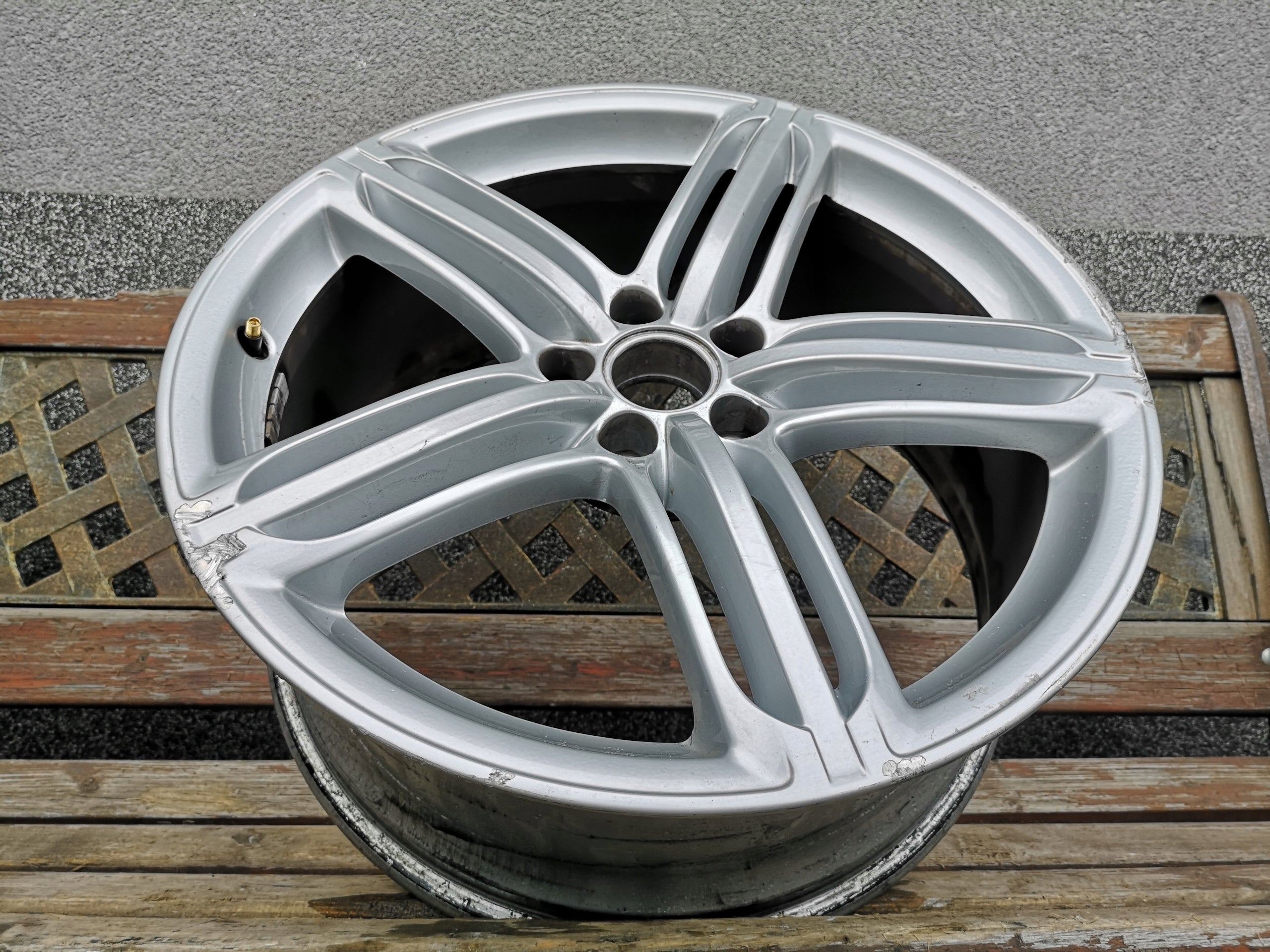 1x Alu Felge Audi A6 Aluminum rim 20 Zoll 8.5J 5x112 45ET 4G0601025T