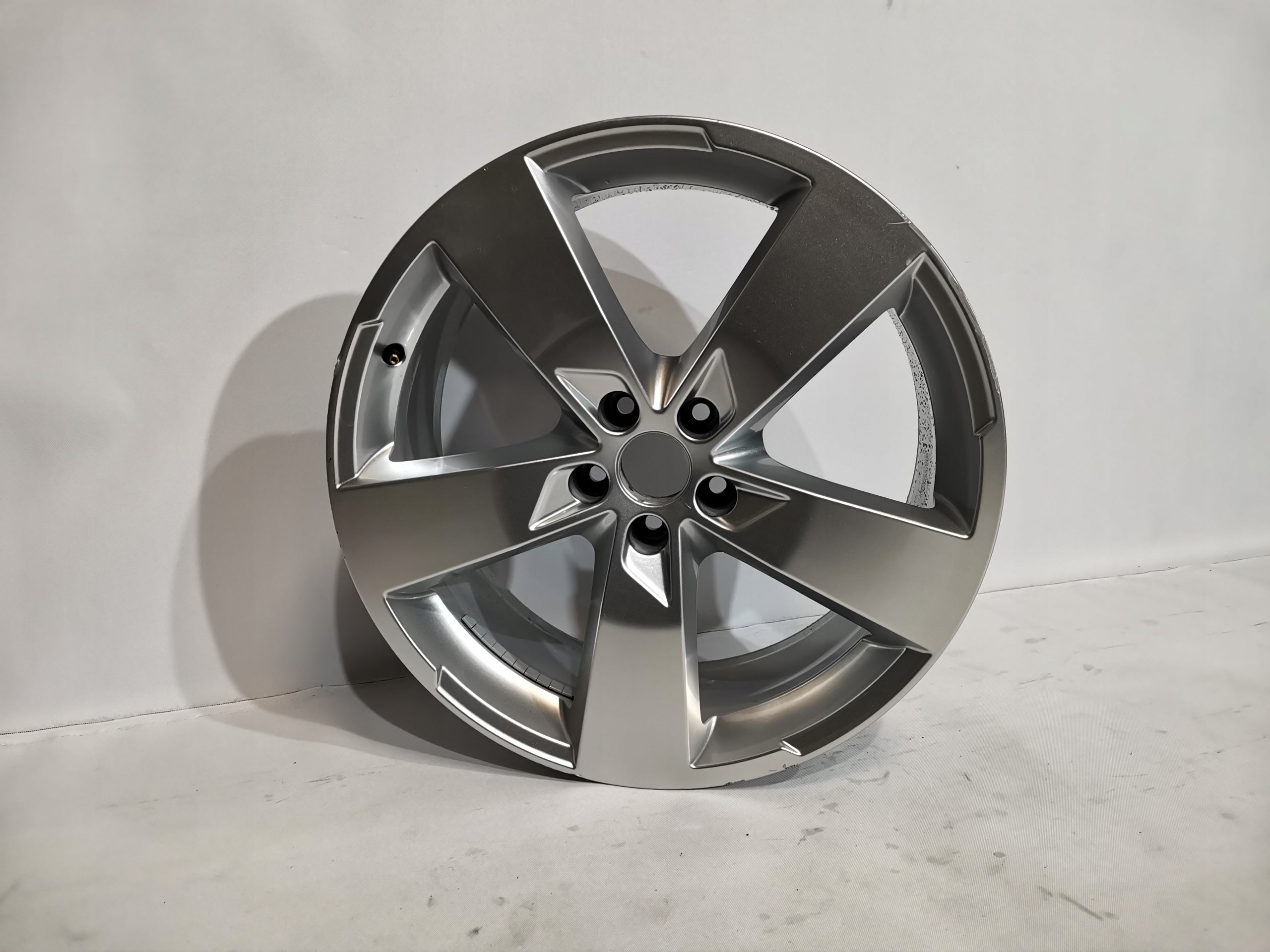 1x Alu Felge Audi A6 Aluminum rim 20 Zoll 8.5J 5x112 43ET 4K0601025K