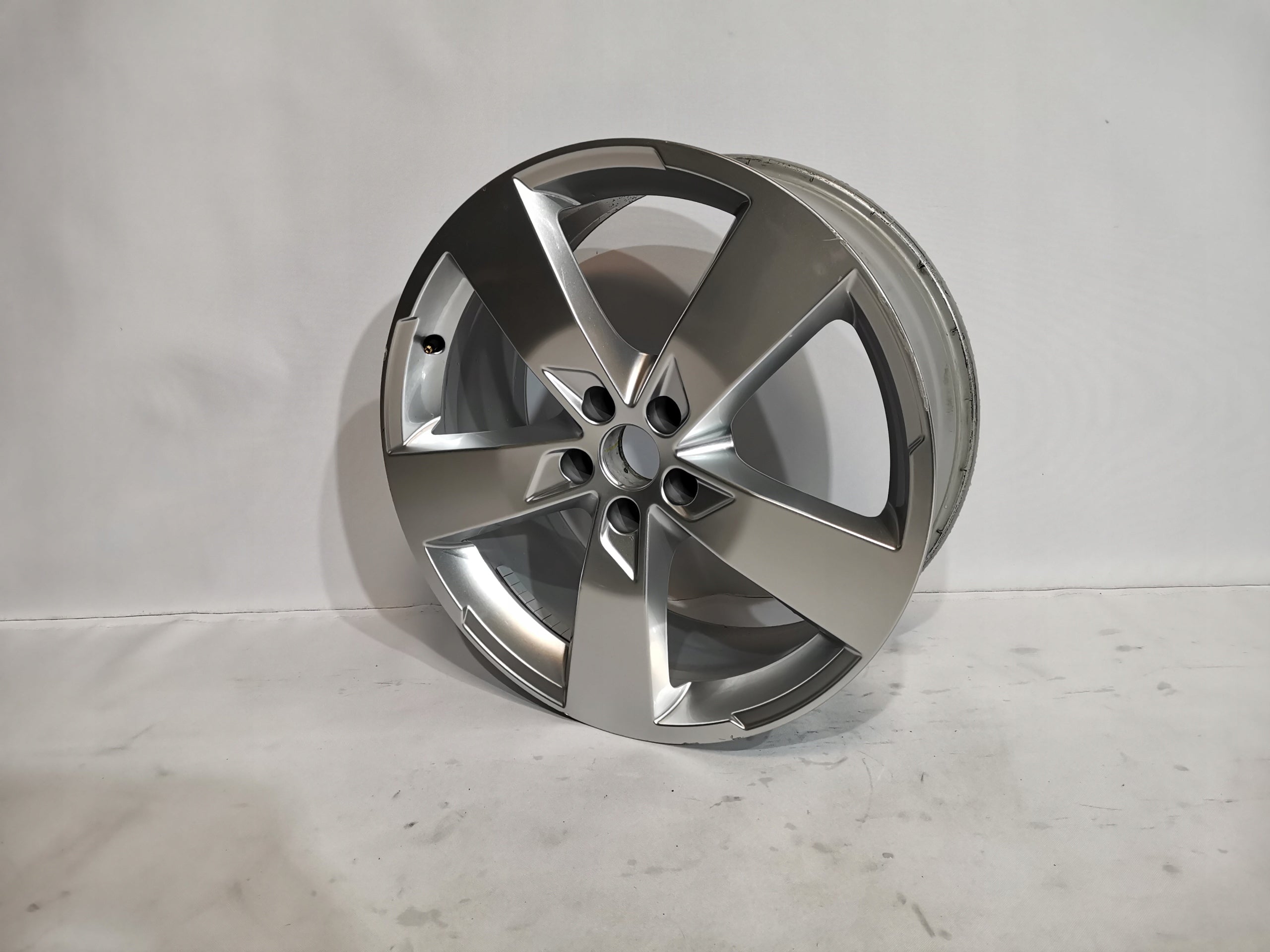 1x Alu Felge Audi A6 Aluminum rim 20 Zoll 8.5J 5x112 43ET 4K0601025K