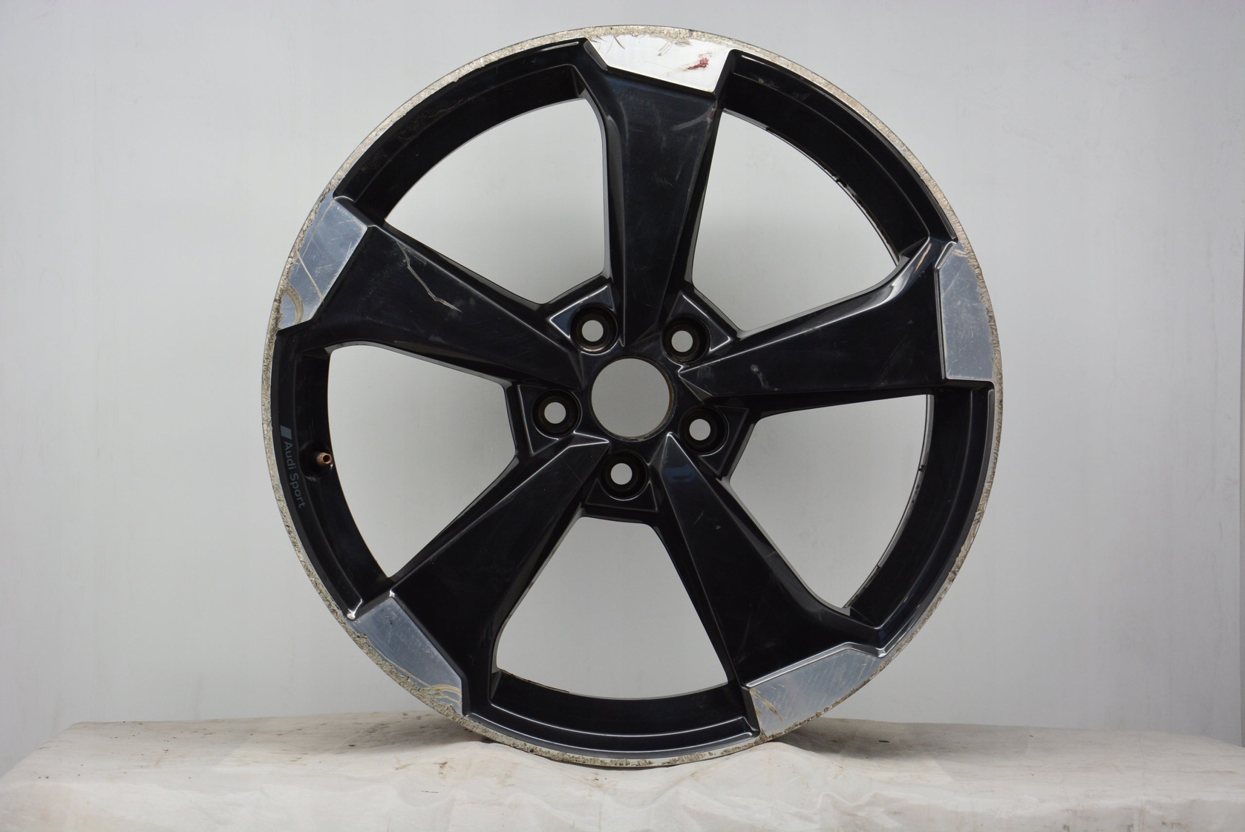  1x Alu Felge Audi A6 Aluminum rim 19 Zoll 8.0J 5x112 45ET 81A601025M product image