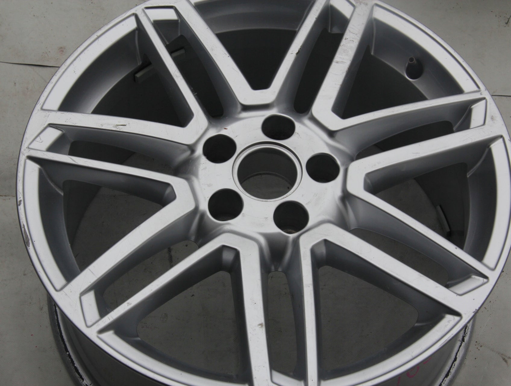  1x Alu Felge Audi A6 Aluminum rim 18 Zoll 8.0J 5x112 39ET 4G0601025CA product image