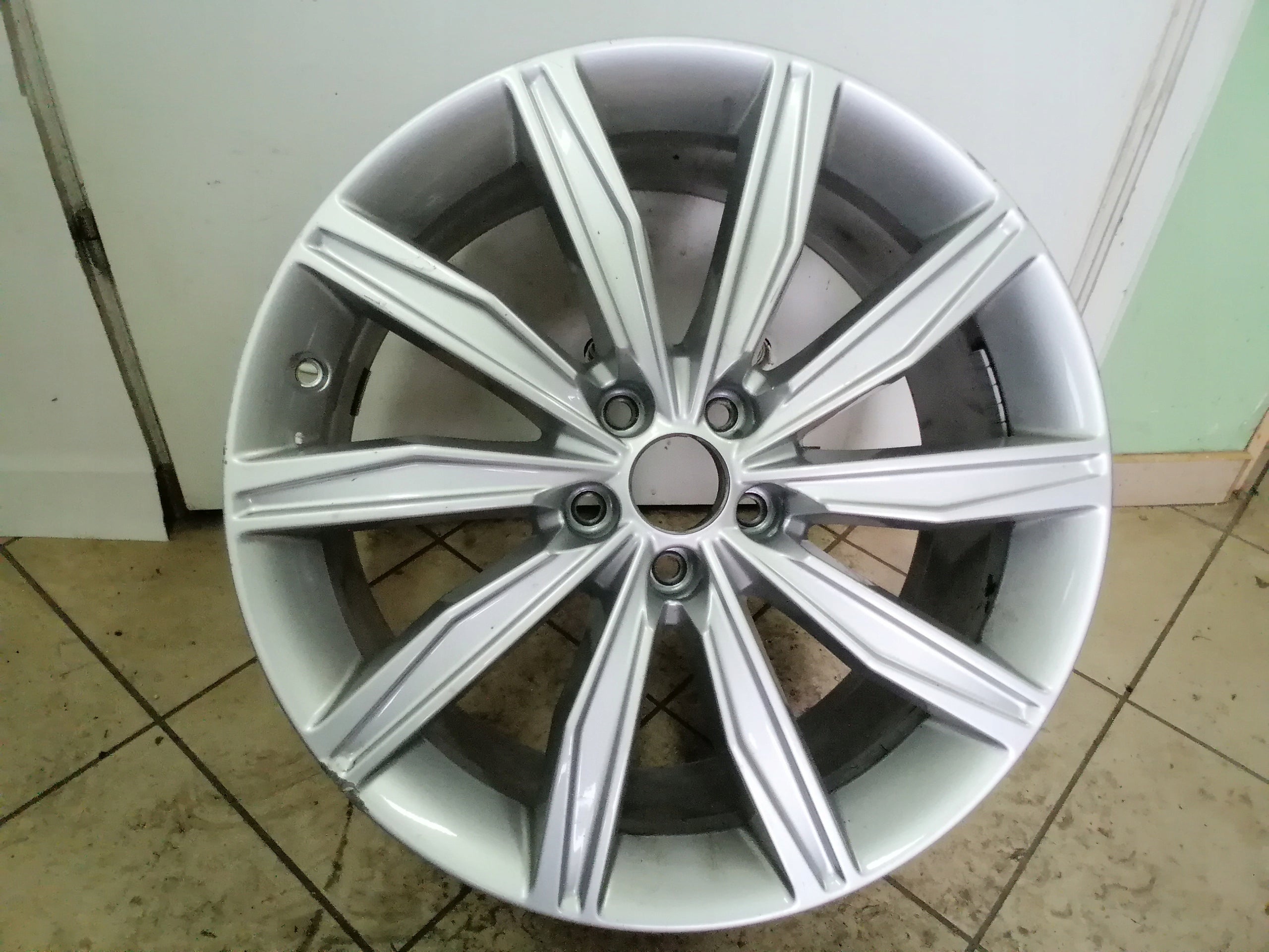 1x Alu Felge Audi A6 Aluminum rim 19 Zoll 8.5J 5x112 40ET 4K0601025G