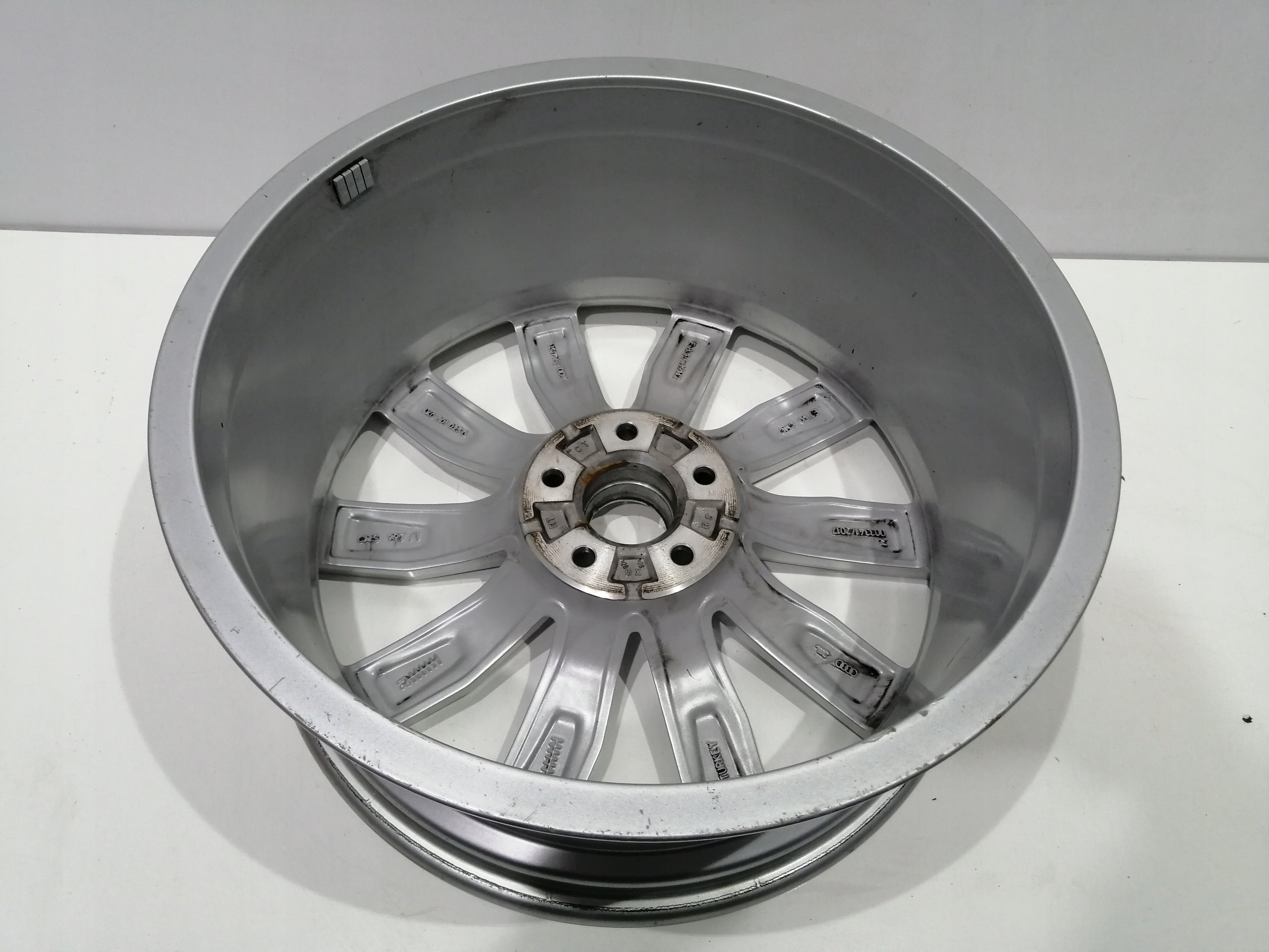 1x Alu Felge Audi A6 Aluminum rim 19 Zoll 8.5J 5x112 4K0601025GA