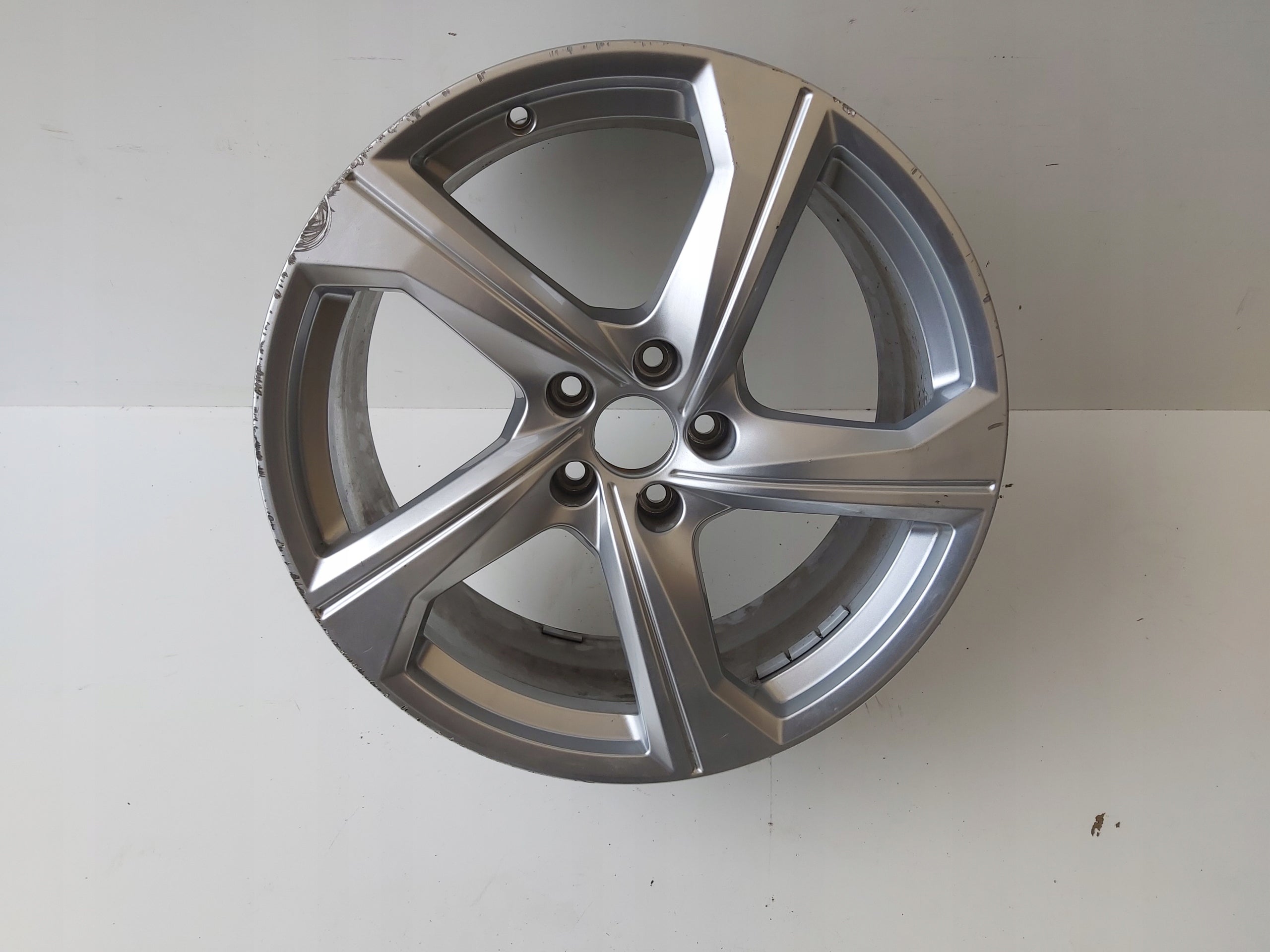 1x Alu Felge Audi A6 Aluminum rim 19 Zoll 8.5J 5x112 4K0601025