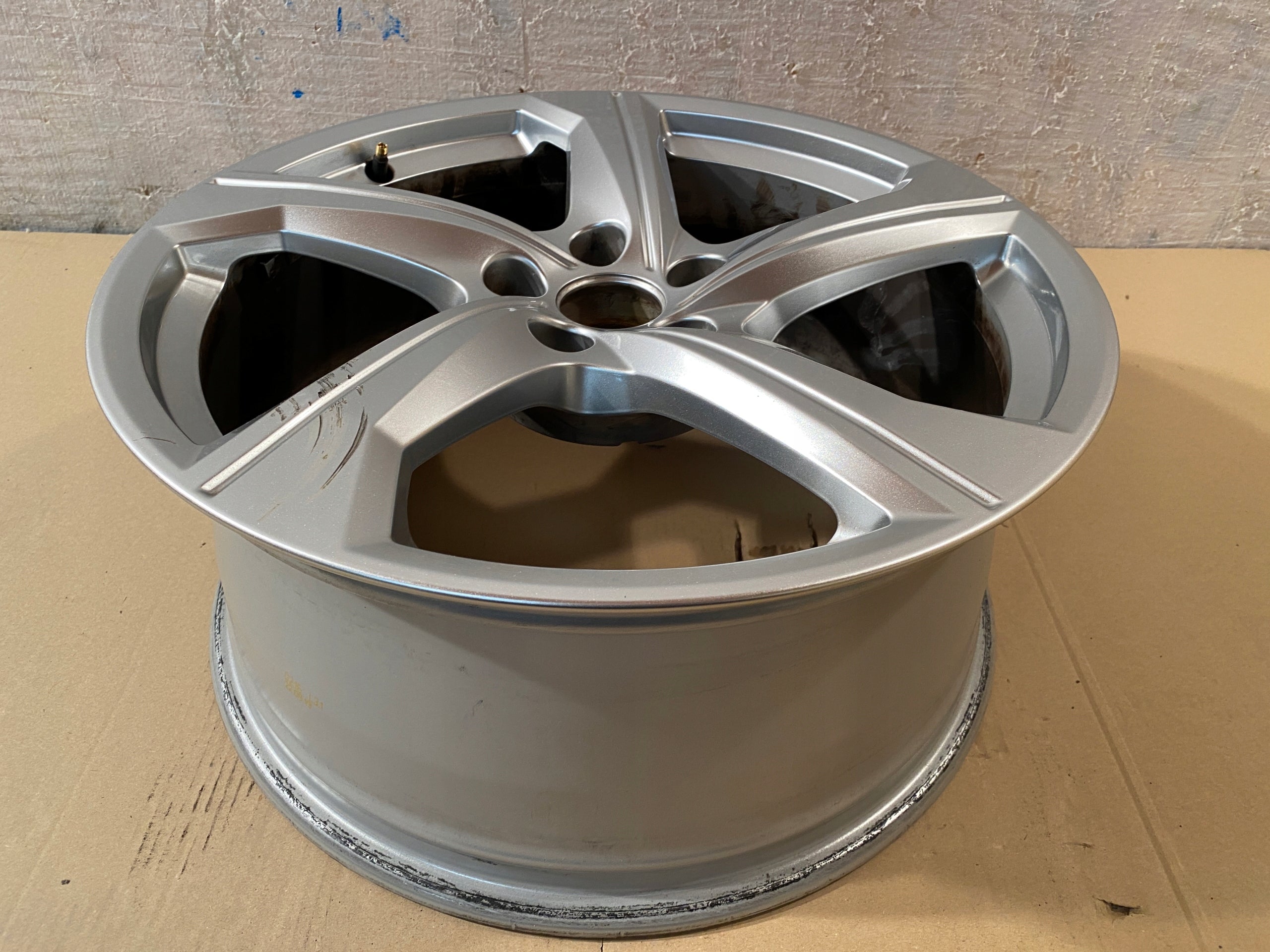 1x Alu Felge Audi A6 Aluminum rim 19 Zoll 8.5J 5x112 40ET 4K0601025AJ