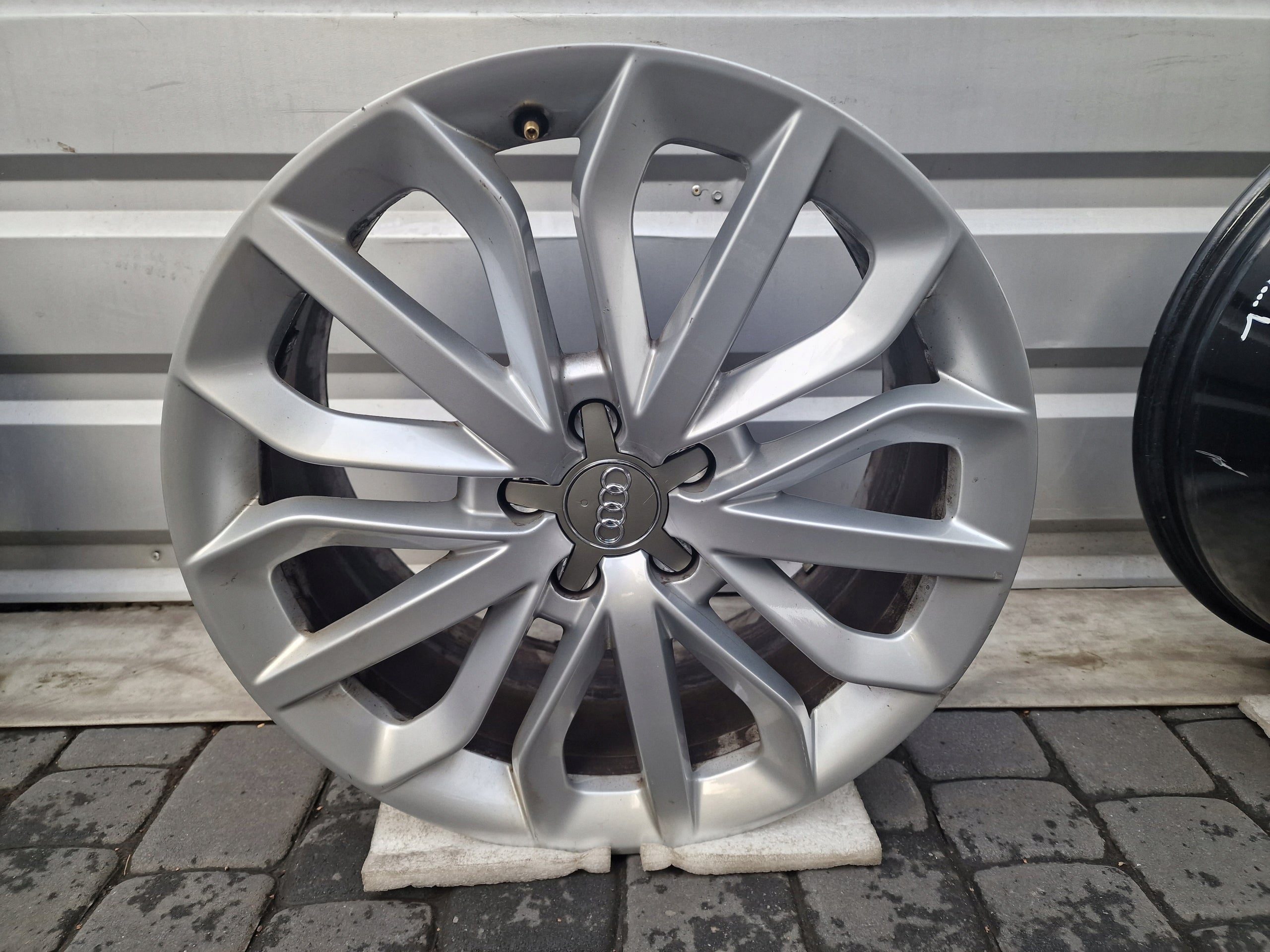 1x Alu Felge Audi A6 Aluminum rim 19 Zoll 8.5J 5x112 45ET