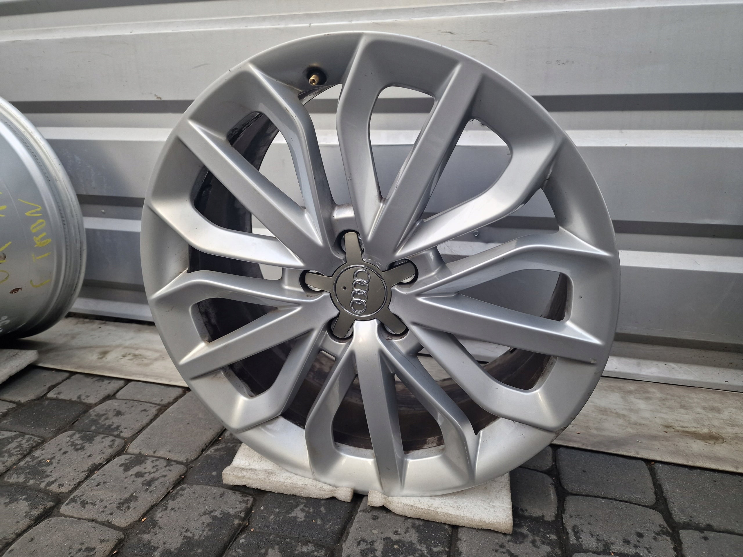 1x Alu Felge Audi A6 Aluminum rim 19 Zoll 8.5J 5x112 45ET