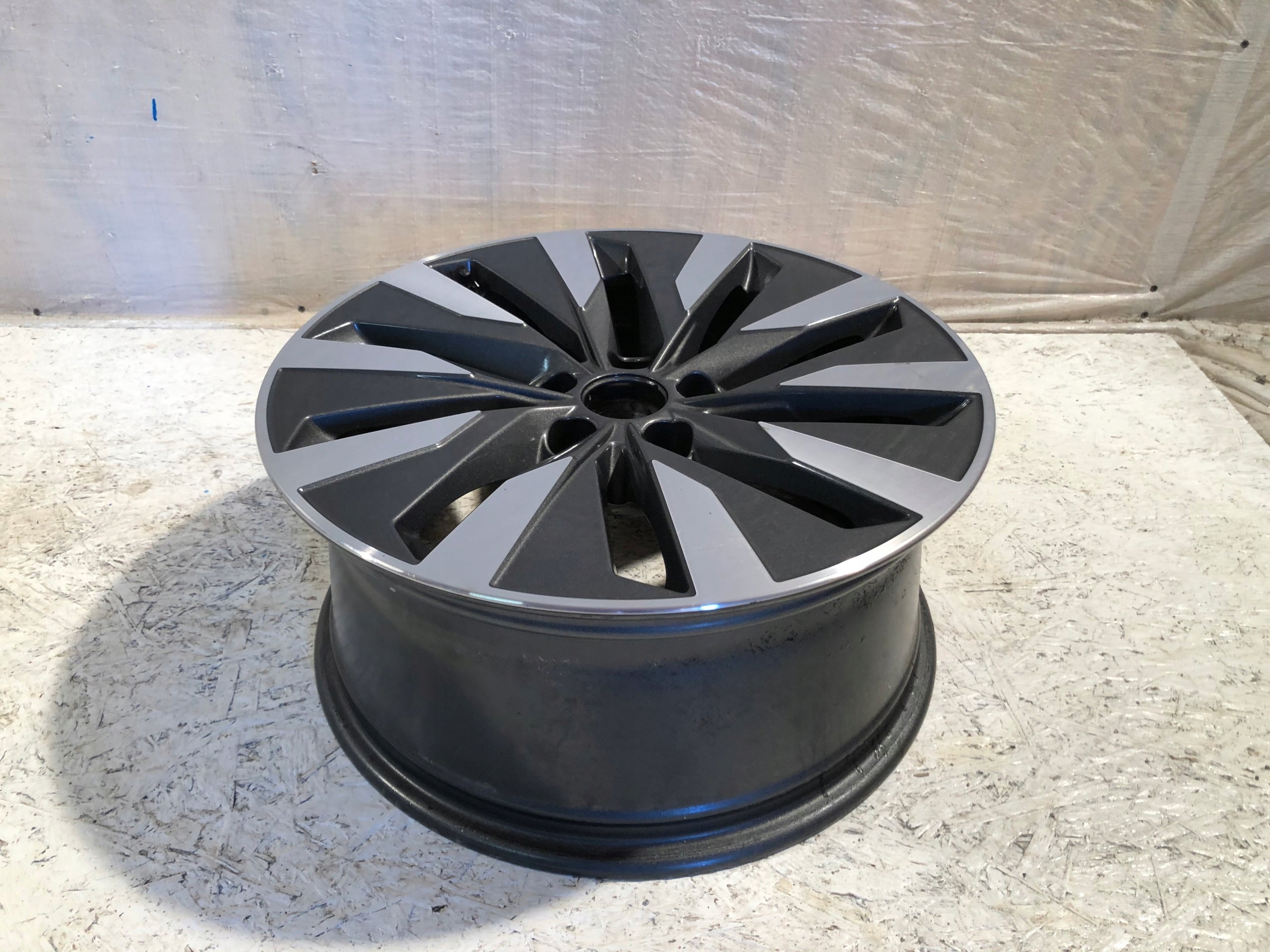 1x Alu Felge Audi A6 Aluminum rim 18 Zoll 8.0J 5x112 39ET