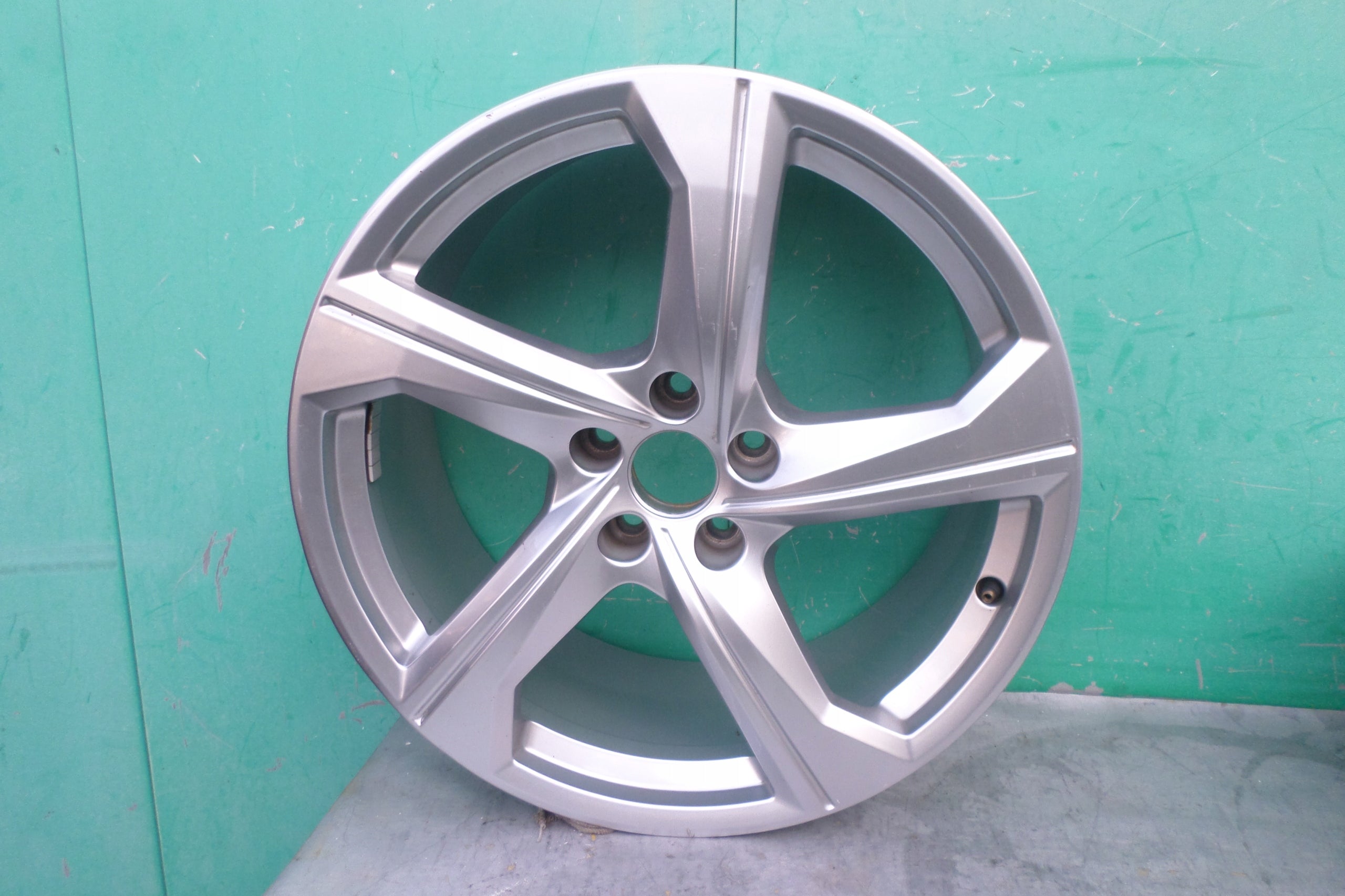 1x Alu Felge Audi A6 Aluminum rim 19 Zoll 8.5J 5x112 40ET 4K0601025AJ