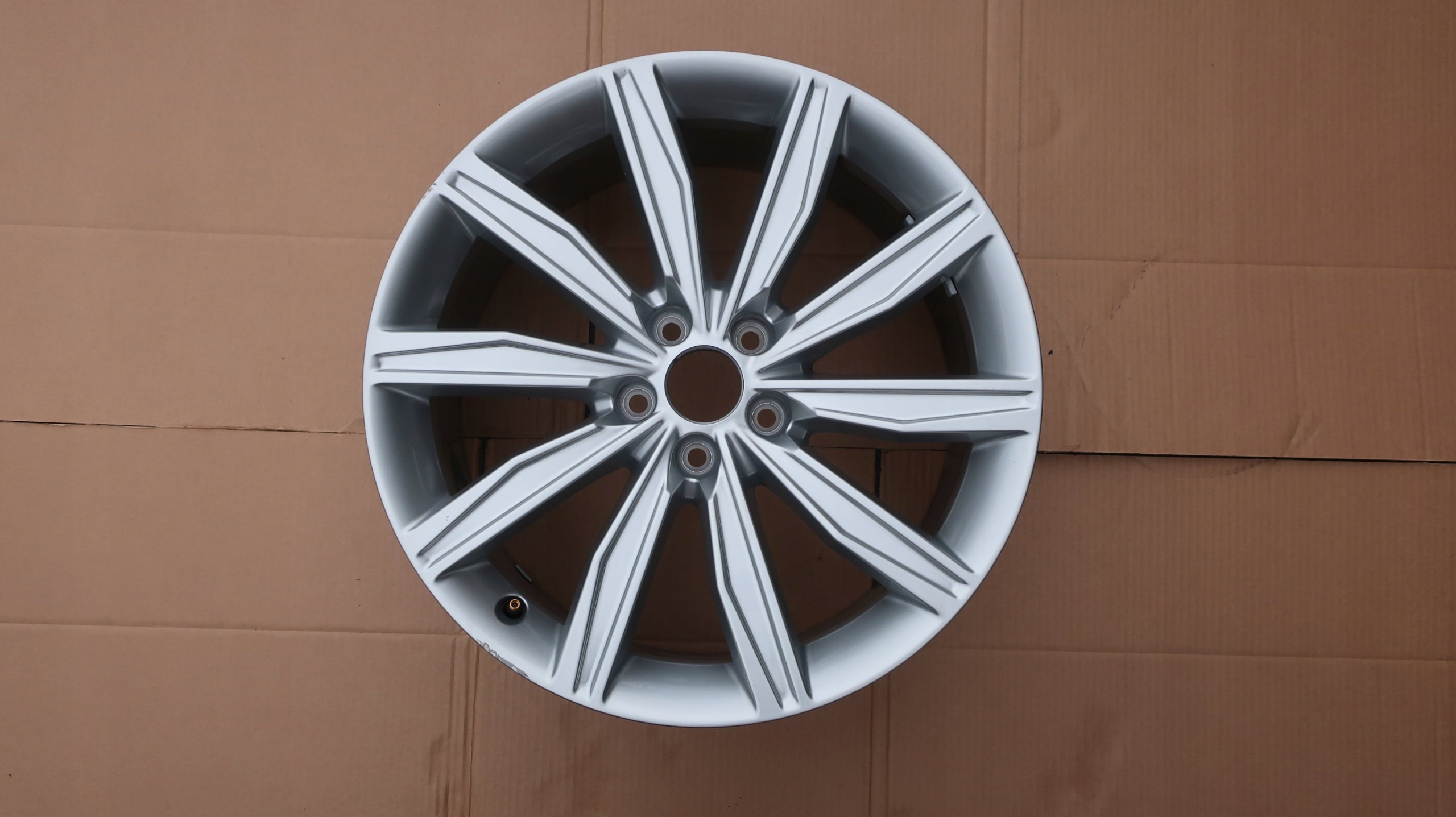  1x Alu Felge Audi A6 Aluminum rim 19 Zoll 8.5J 5x112 40ET 4K0601025G product image