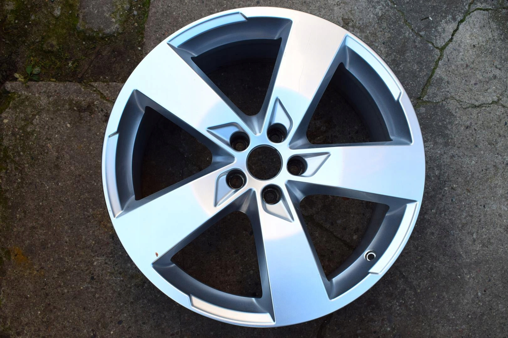 1x Alu Felge Audi A6 Aluminum rim 20 Zoll 8.5J 5x112 43ET 4K0601025