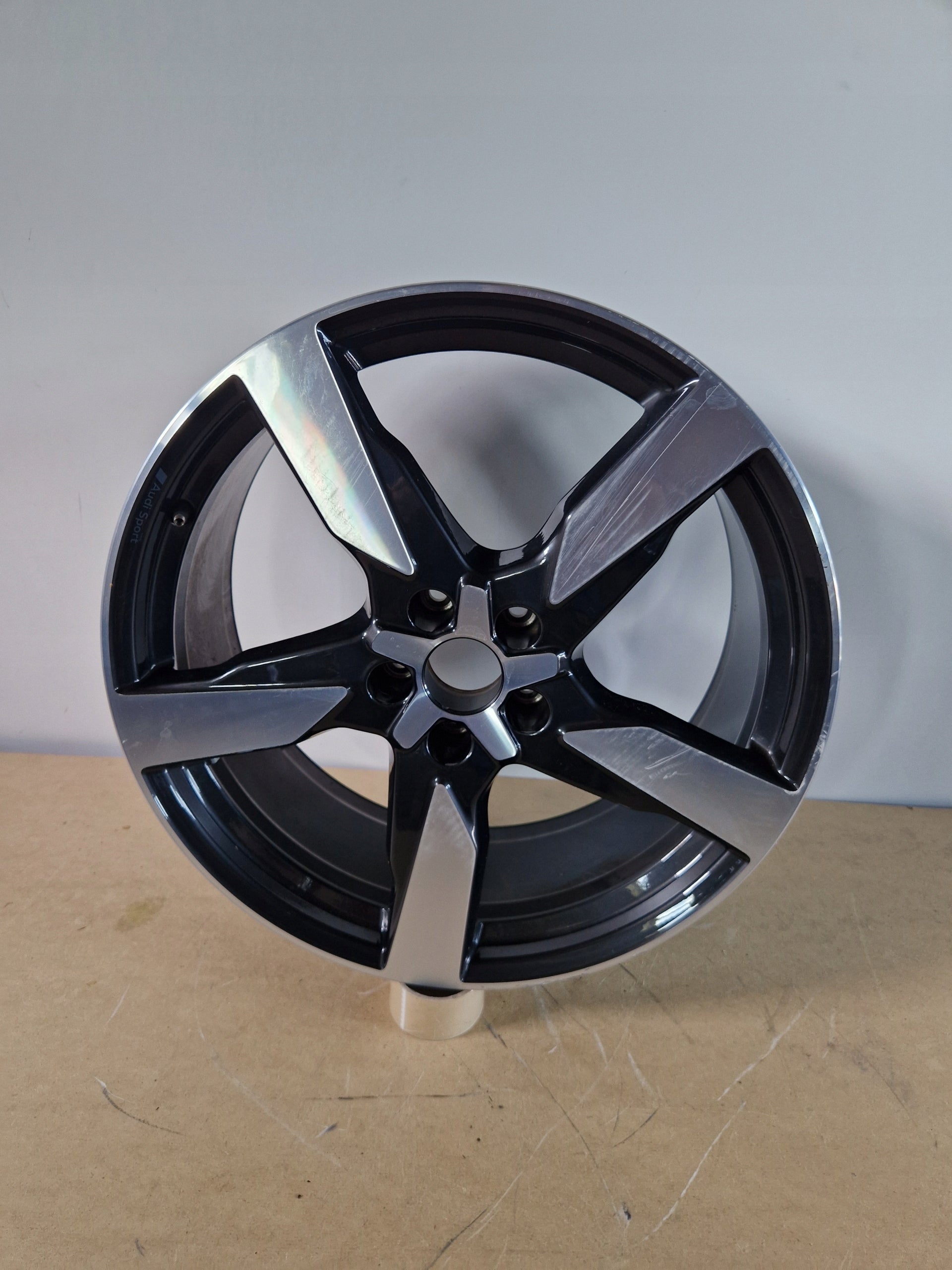  1x Alu Felge Audi A6 Aluminum rim 20 Zoll 8.5J 5x112 43ET 4K0601025AD product image