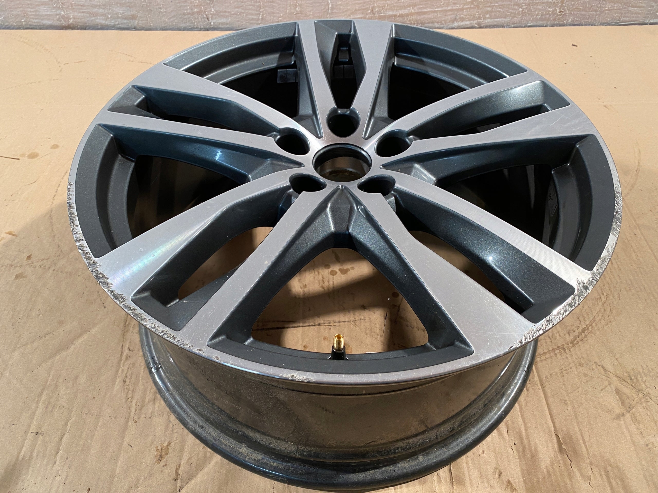 1x Alu Felge Audi A6 Aluminum rim 19 Zoll 8.5J 5x112 40ET 4K0601025H