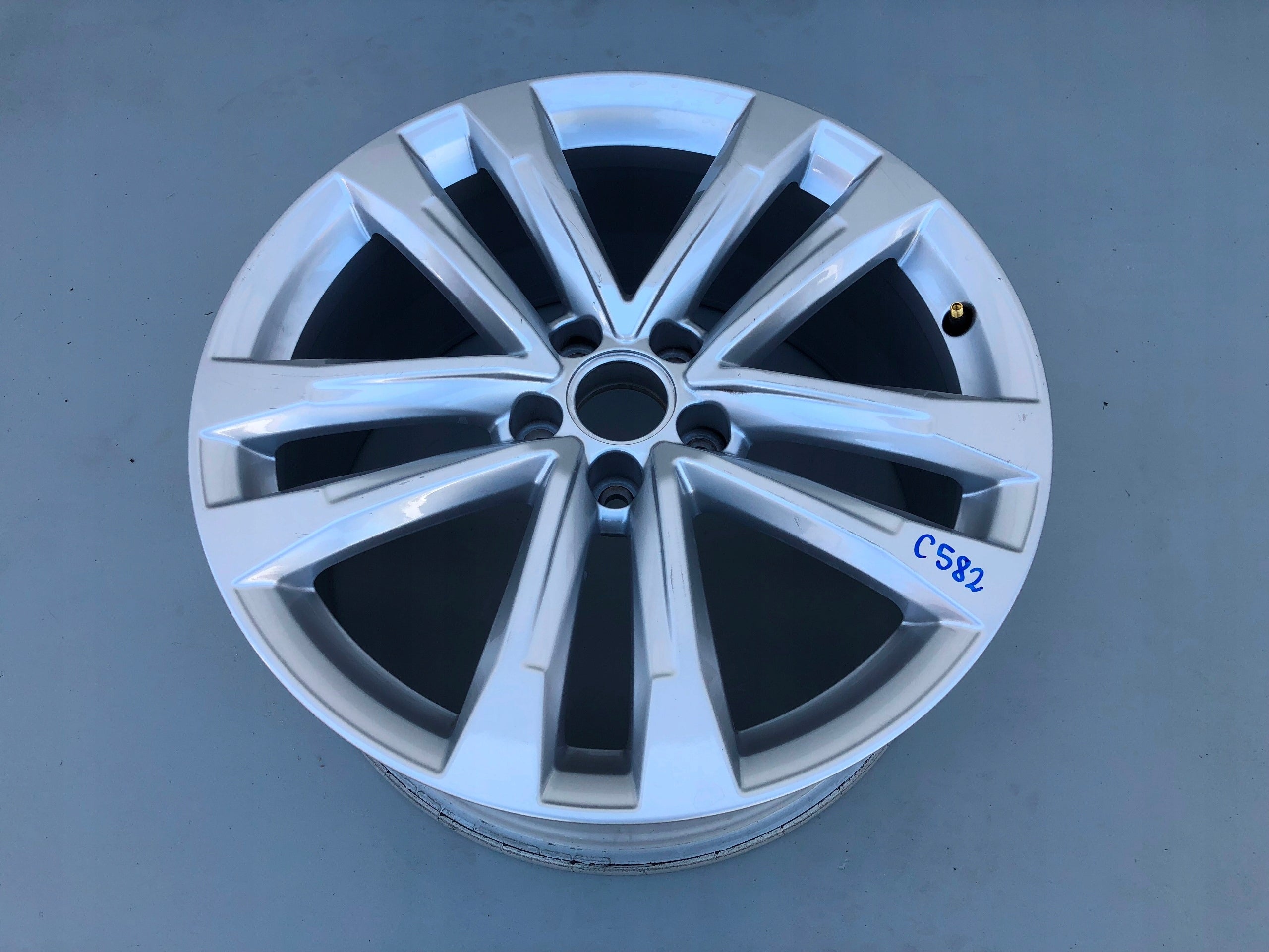 1x Alu Felge Audi A6 Aluminum rim 19 Zoll 8.5J 5x112 45ET 4G0601025CQ