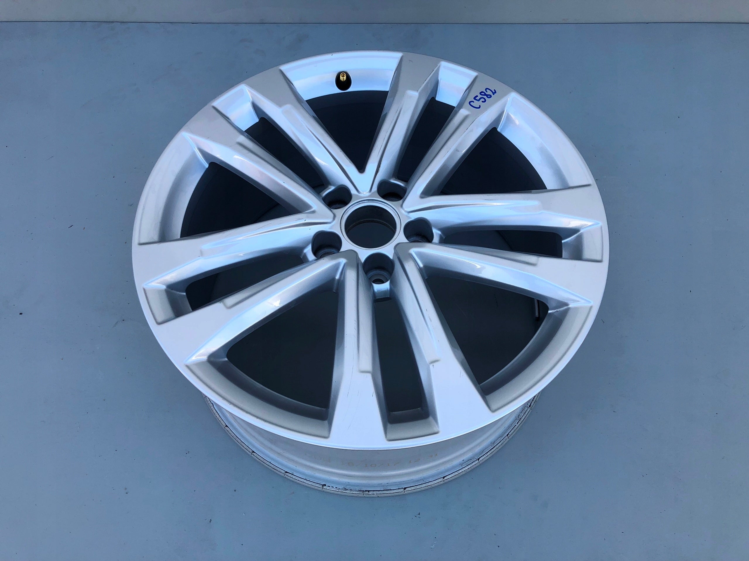 1x Alu Felge Audi A6 Aluminum rim 19 Zoll 8.5J 5x112 45ET 4G0601025CQ