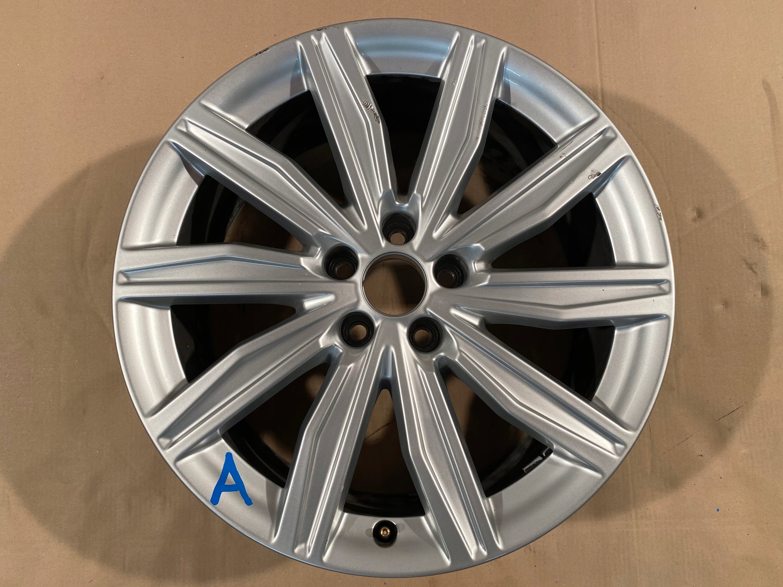 1x Alu Felge Audi A6 Aluminum rim 19 Zoll 8.0J 5x112 39ET 4K0601025M