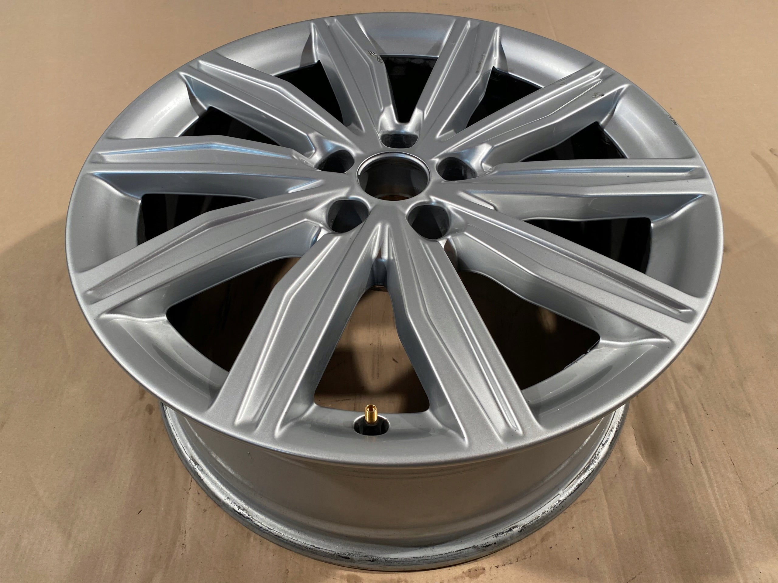 1x Alu Felge Audi A6 Aluminum rim 19 Zoll 8.0J 5x112 39ET 4K0601025M