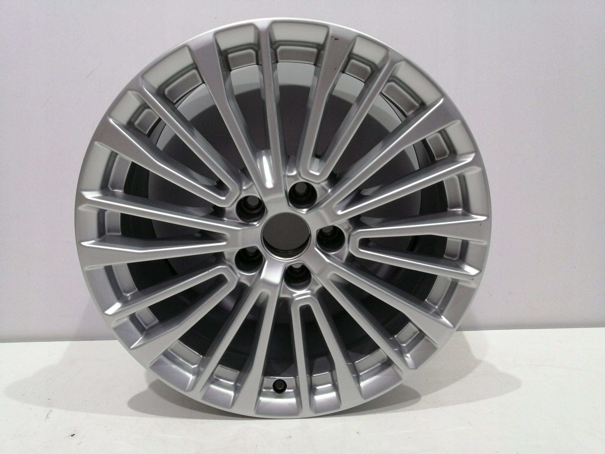 1x Alu Felge Audi A6 Aluminum rim 18 Zoll 8.0J 5x112 39ET 4K0601025CA