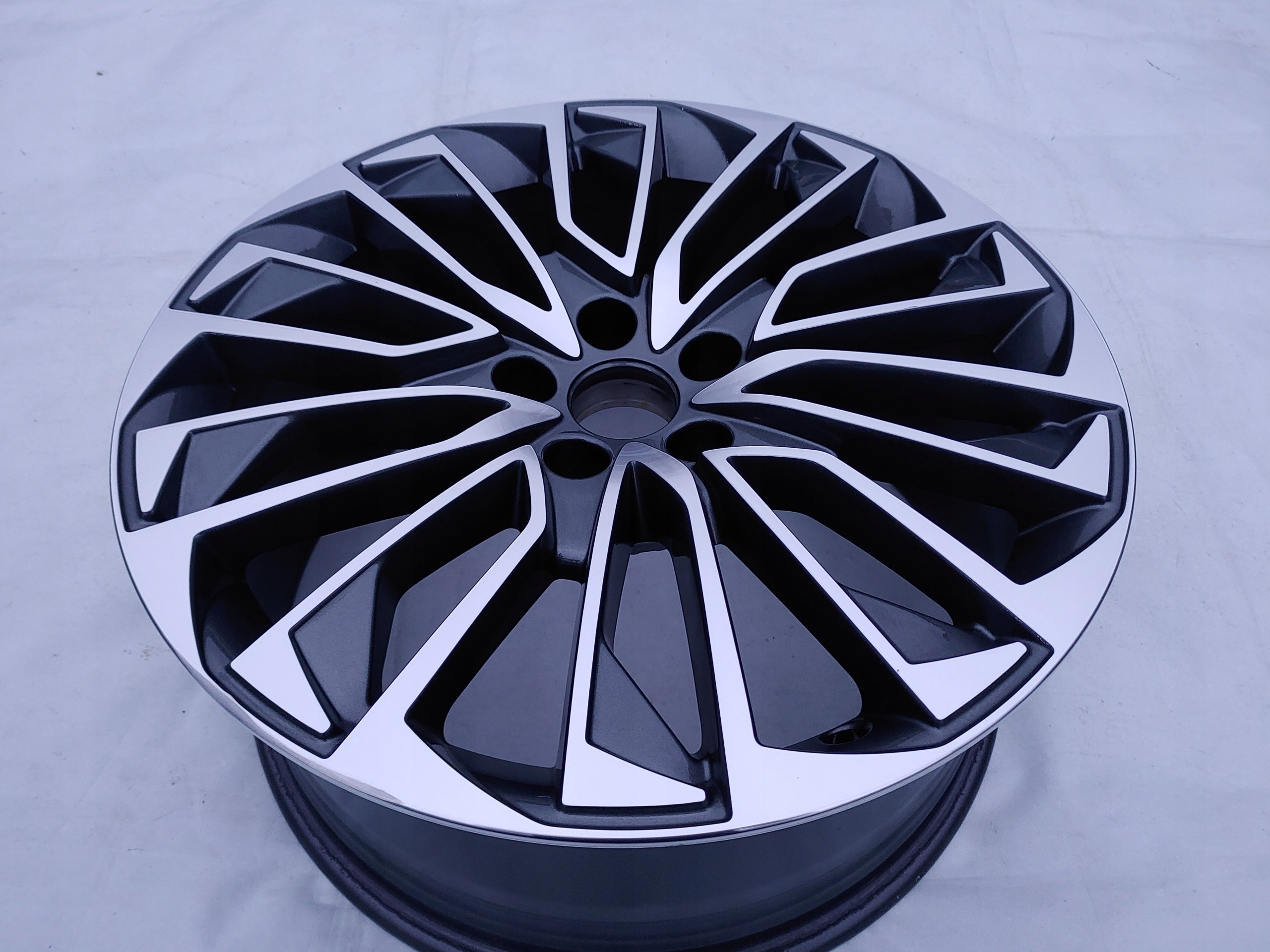 1x Alu Felge Audi A6 Aluminum rim 19 Zoll 8.5J 5x112 40ET 4K0601025BD