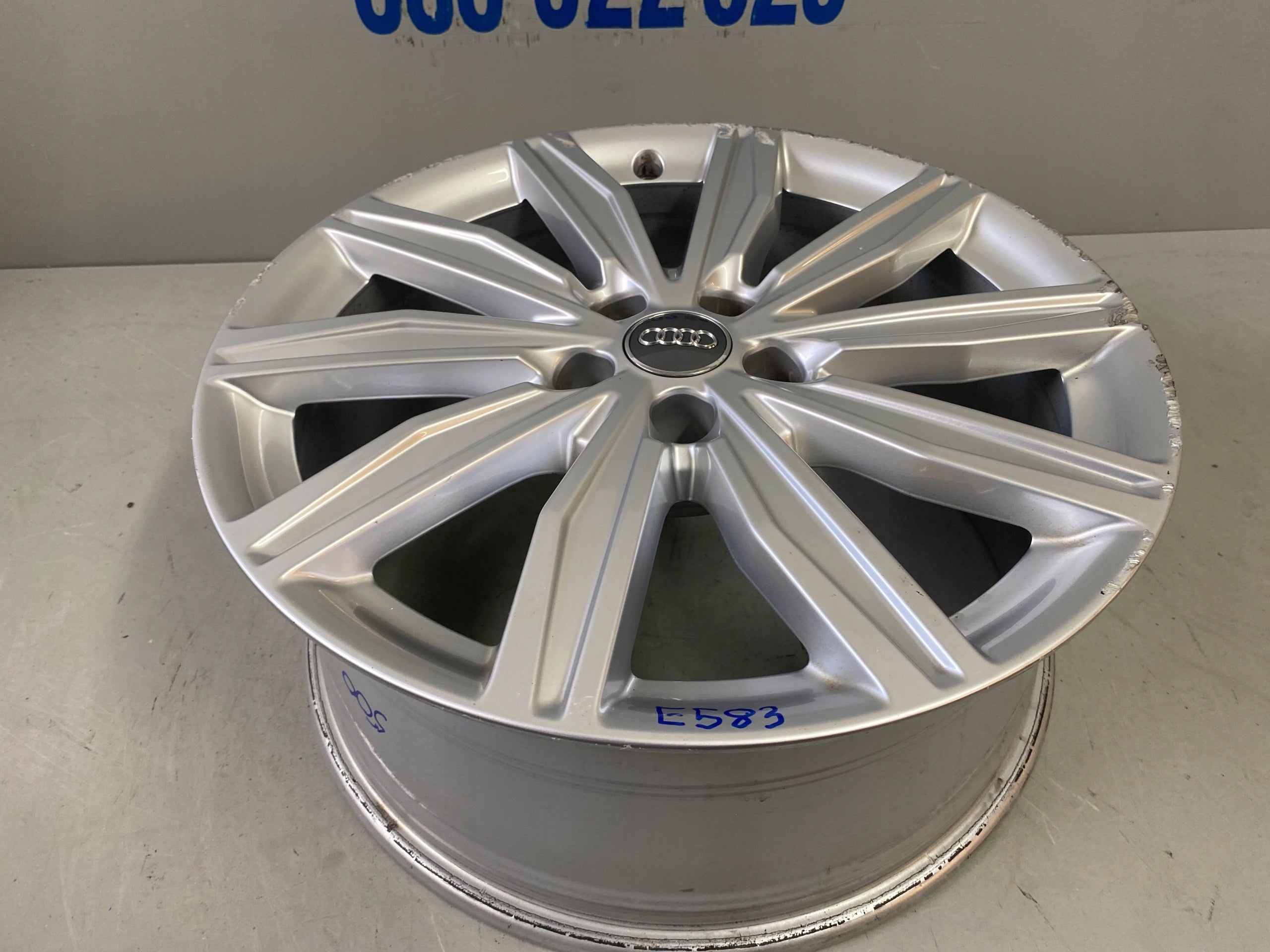 1x Alu Felge Audi A6 Aluminum rim 19 Zoll 8.0J 5x112 39ET 4K0601025M