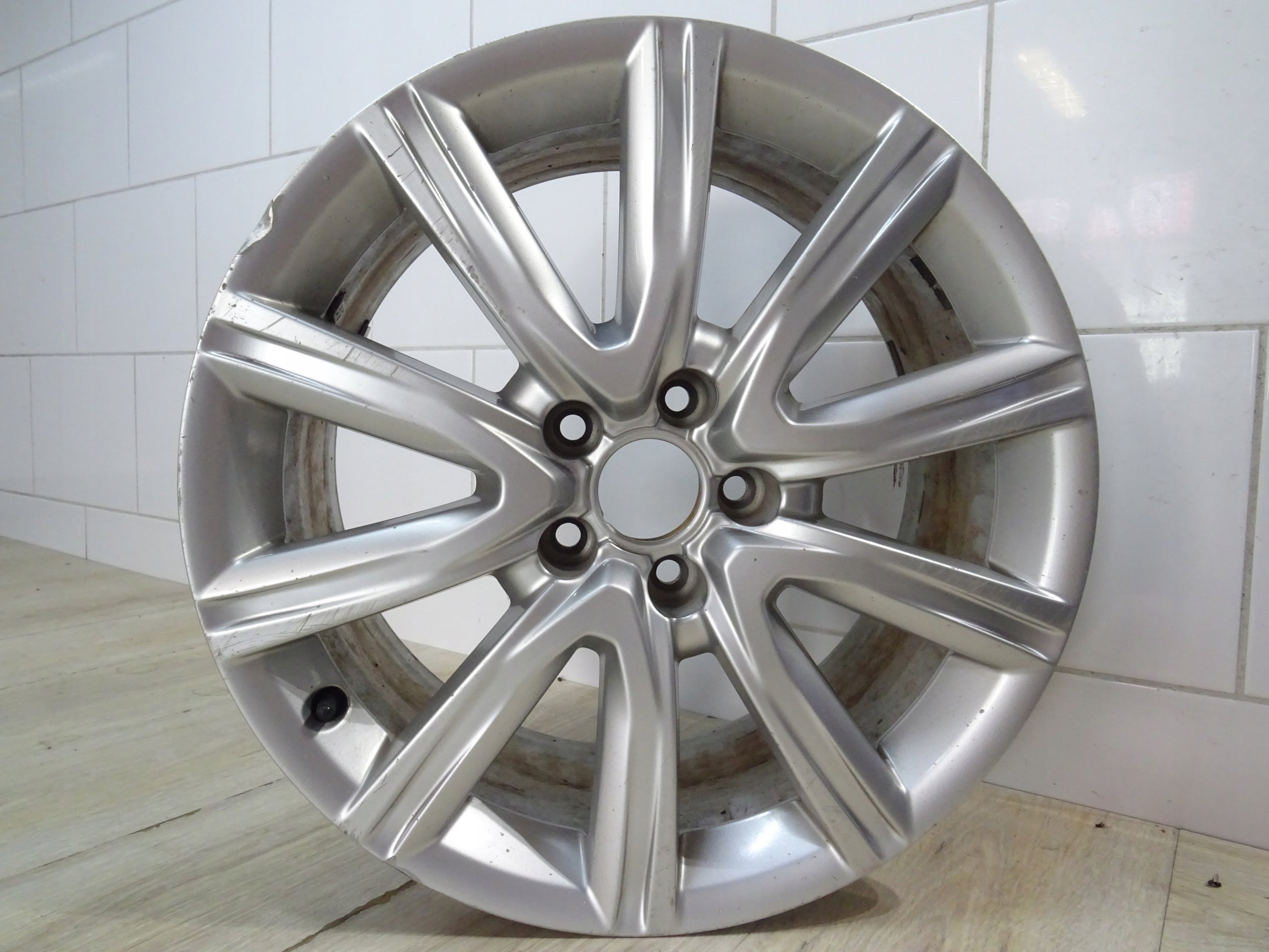  1x Alu Felge Audi A6 Aluminum rim 18 Zoll 8.0J 5x112 39ET 4G0601025BF product image