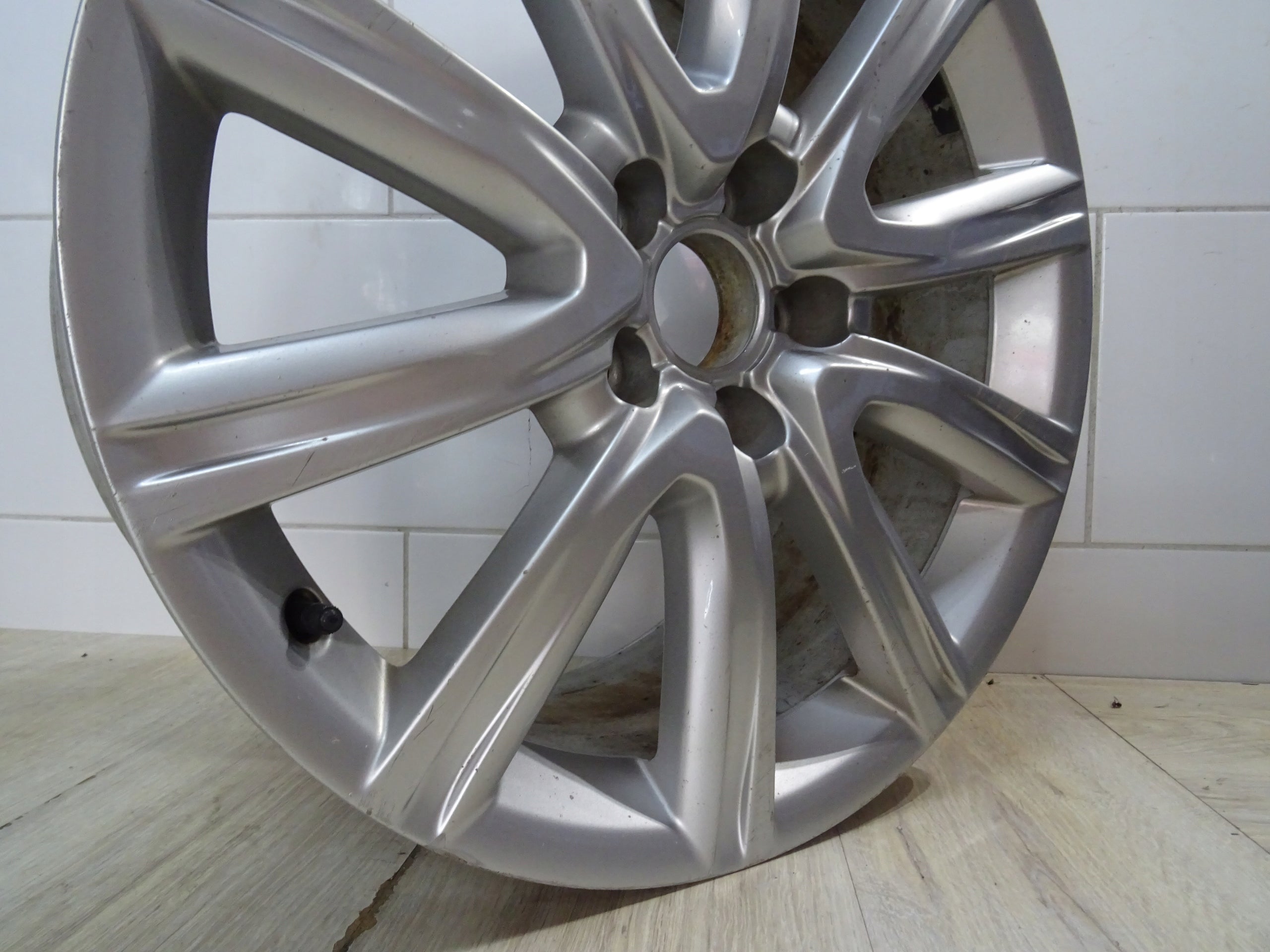 1x Alu Felge Audi A6 Aluminum rim 18 Zoll 8.0J 5x112 39ET 4G0601025BF