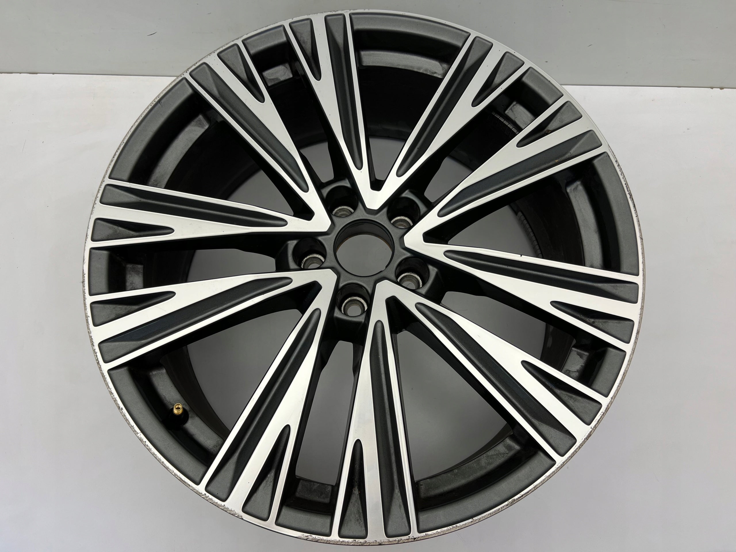 1x Alu Felge Audi A6 Aluminum rim 20 Zoll 8.5J 5x112 4K0601025J