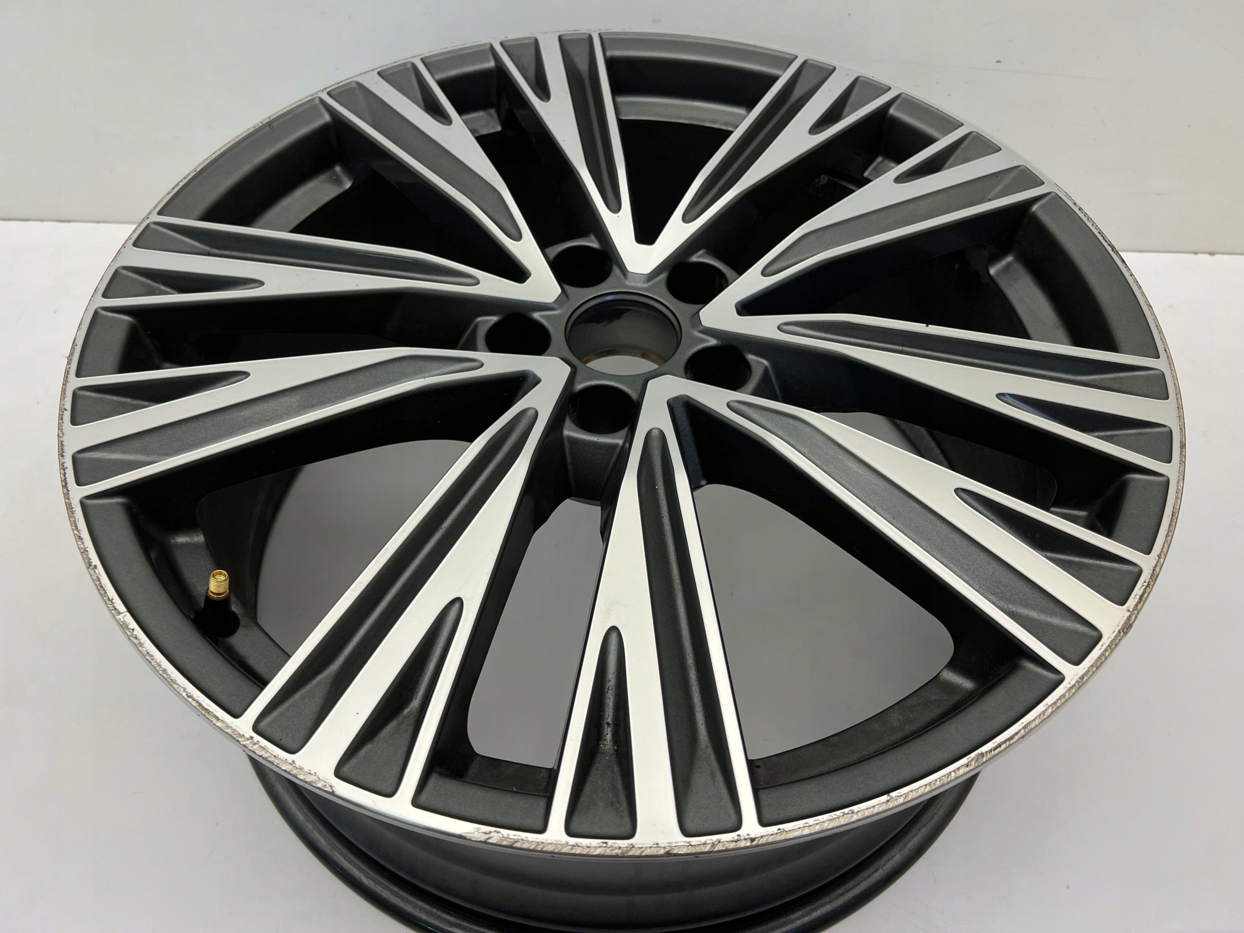 1x Alu Felge Audi A6 Aluminum rim 20 Zoll 8.5J 5x112 4K0601025J