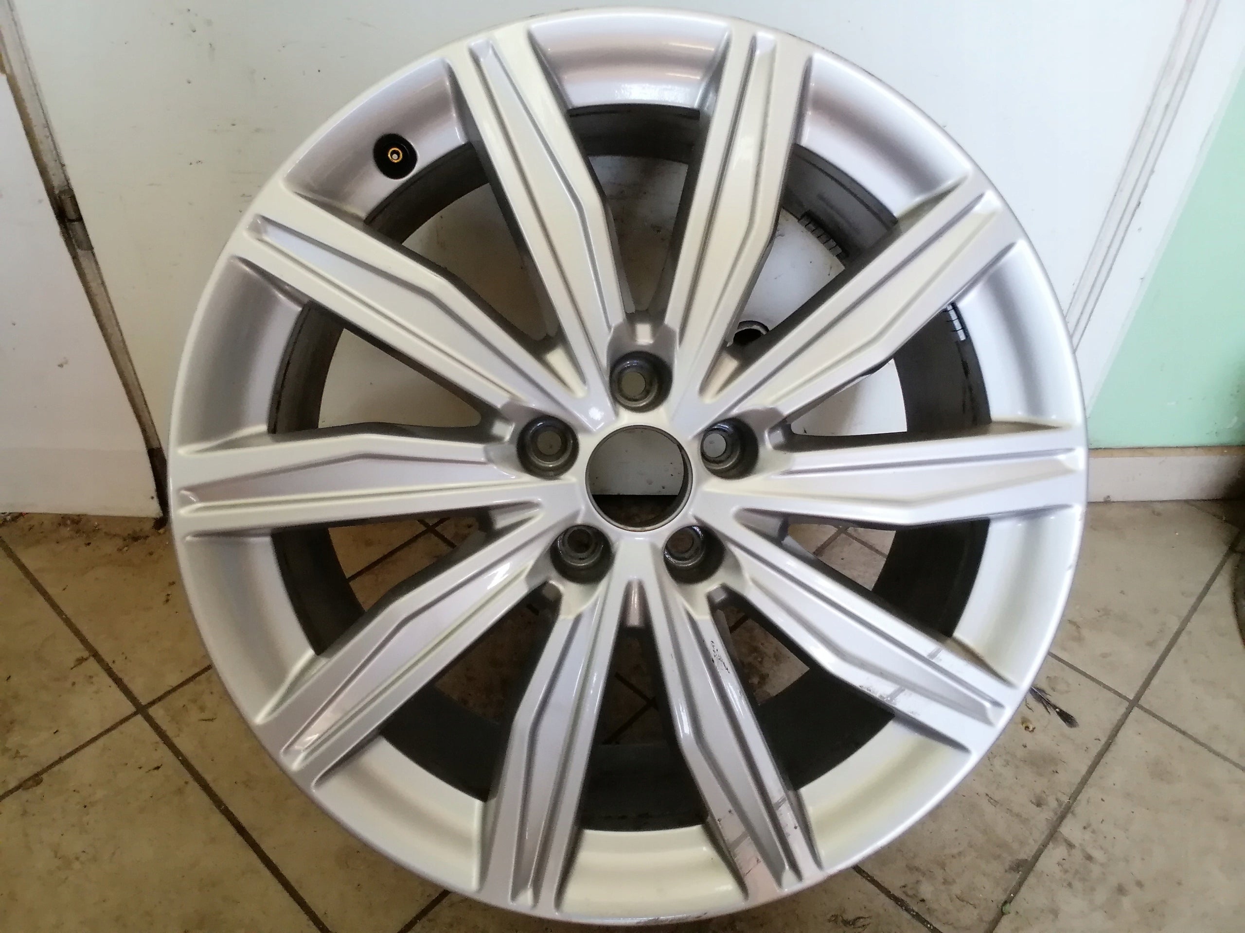  1x Alu Felge Audi A6 Aluminum rim 19 Zoll 8.0J 5x112 39ET 4K0601025MA product image