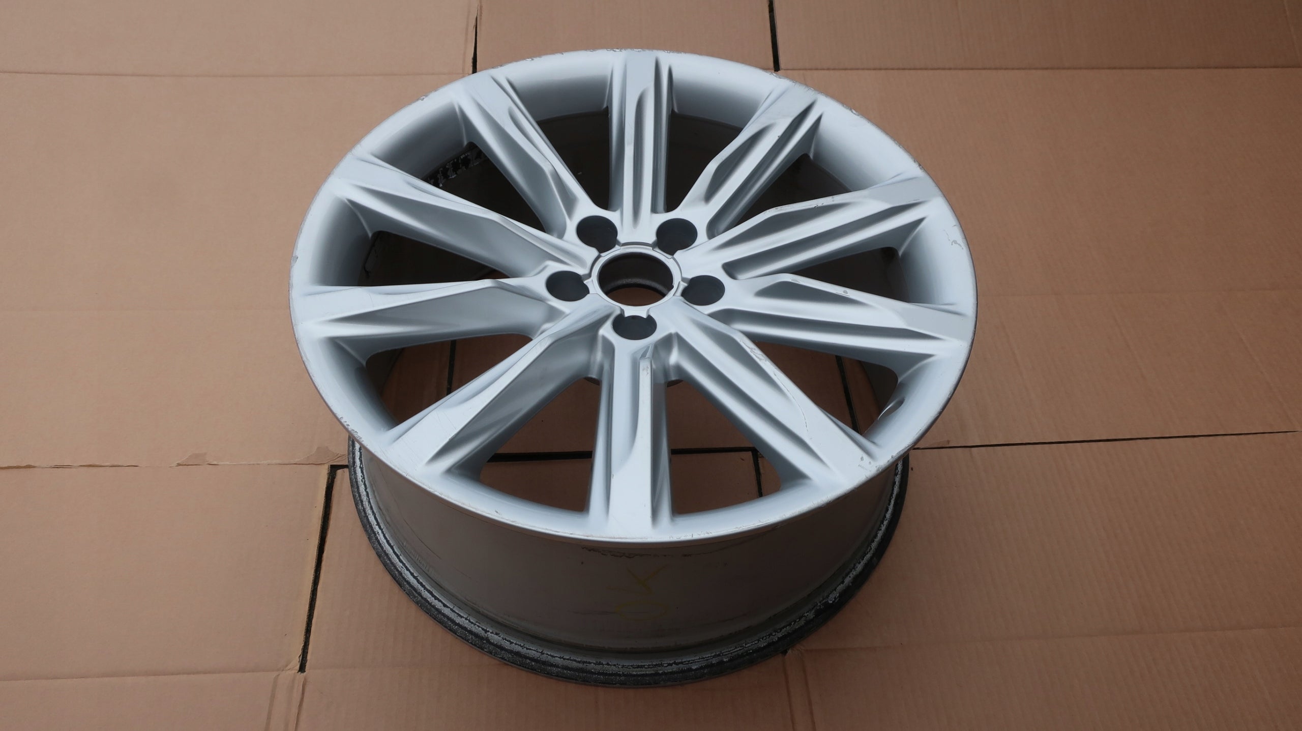 1x Alu Felge Audi A6 Aluminum rim 19 Zoll 8.0J 5x112 4G8601025K