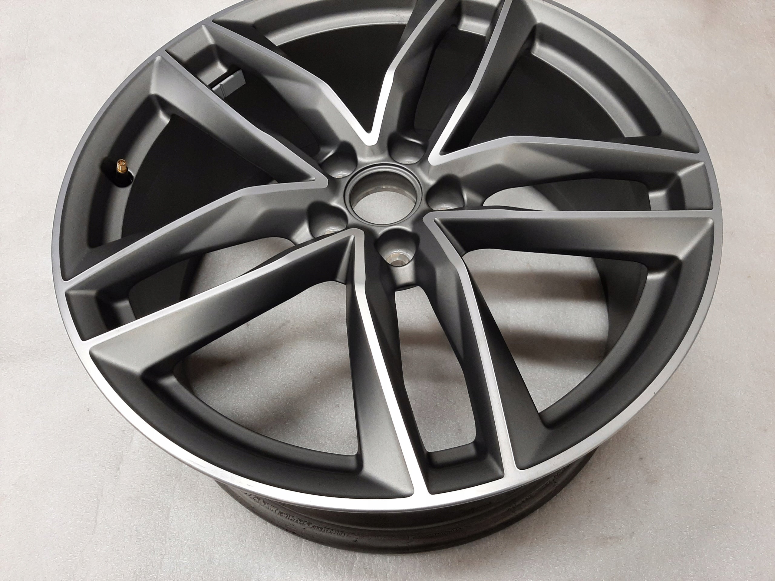 1x Alu Felge Audi A6 Aluminum rim 20 Zoll 8.5J 5x112 43ET 4G9601025N