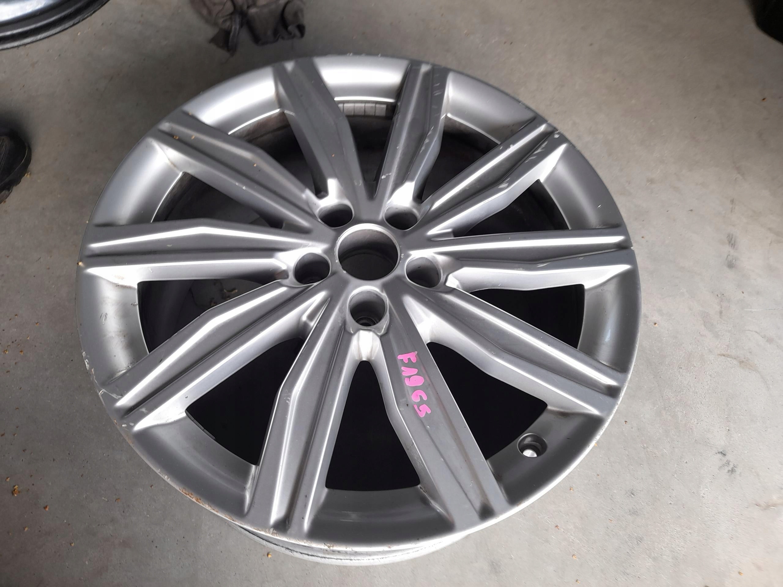 1x Alu Felge Audi A6 Aluminum rim 19 Zoll 8.0J 5x112 8V0601025AS