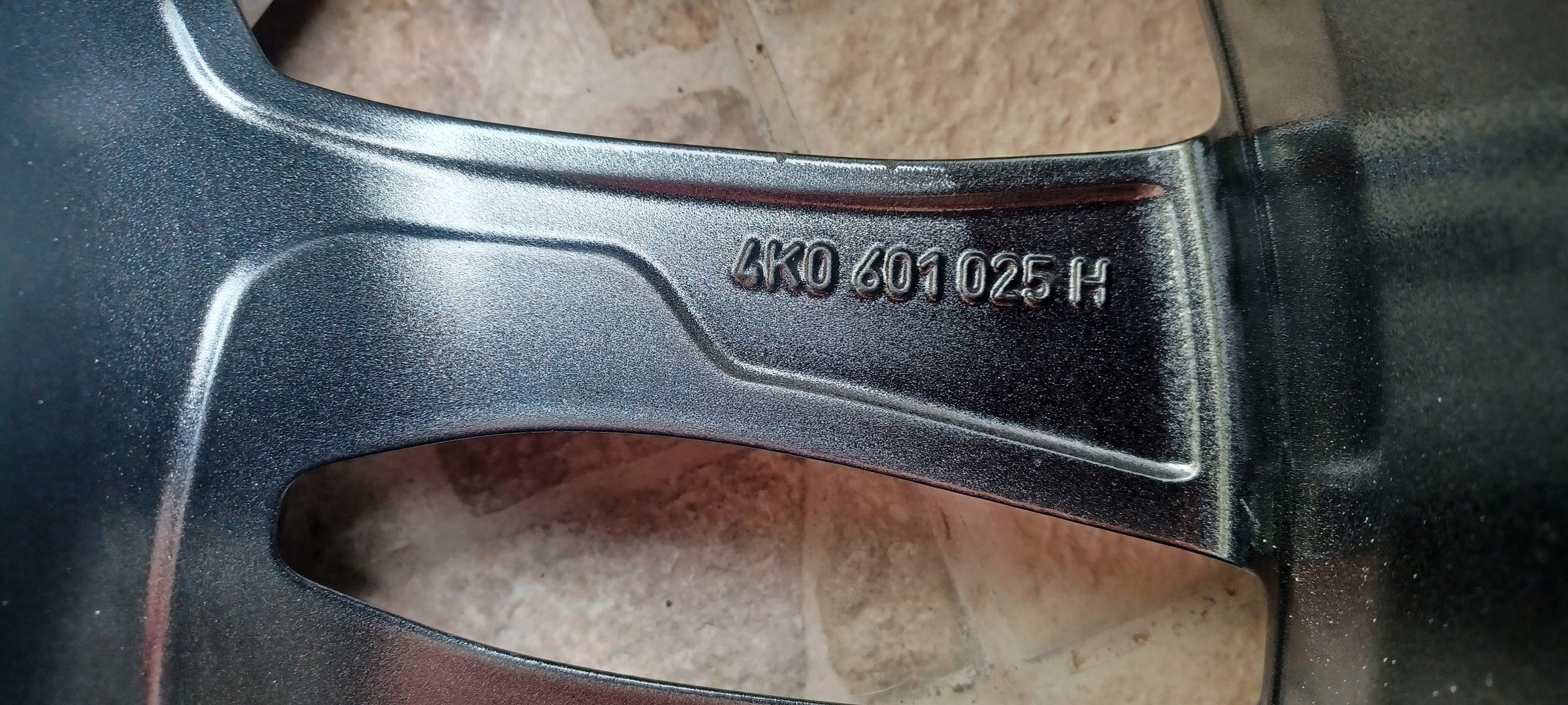 1x Alu Felge Audi A6 Aluminum rim 19 Zoll 8.5J 5x112 40ET 4K0601025H