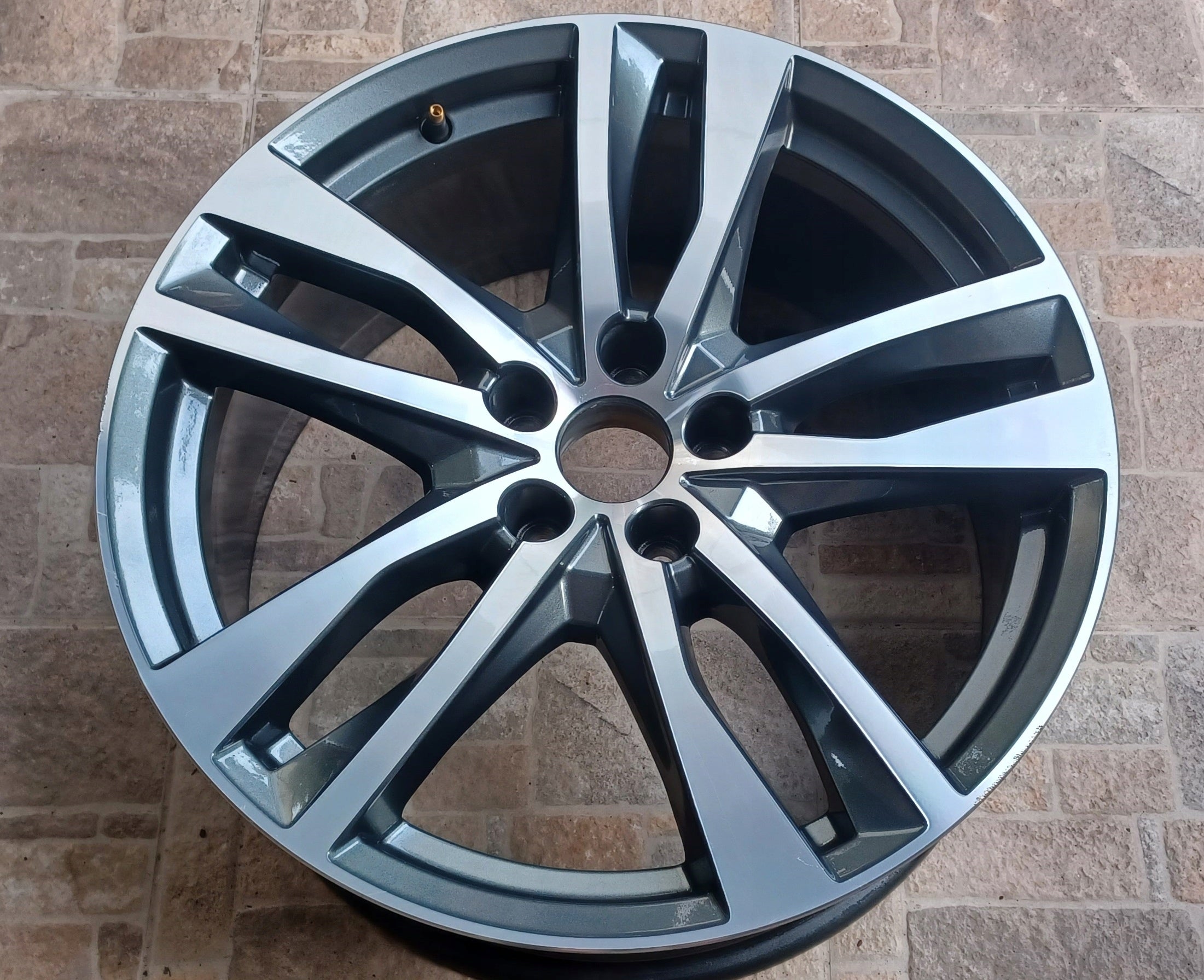 1x Alu Felge Audi A6 Aluminum rim 19 Zoll 8.5J 5x112 40ET 4K0601025H