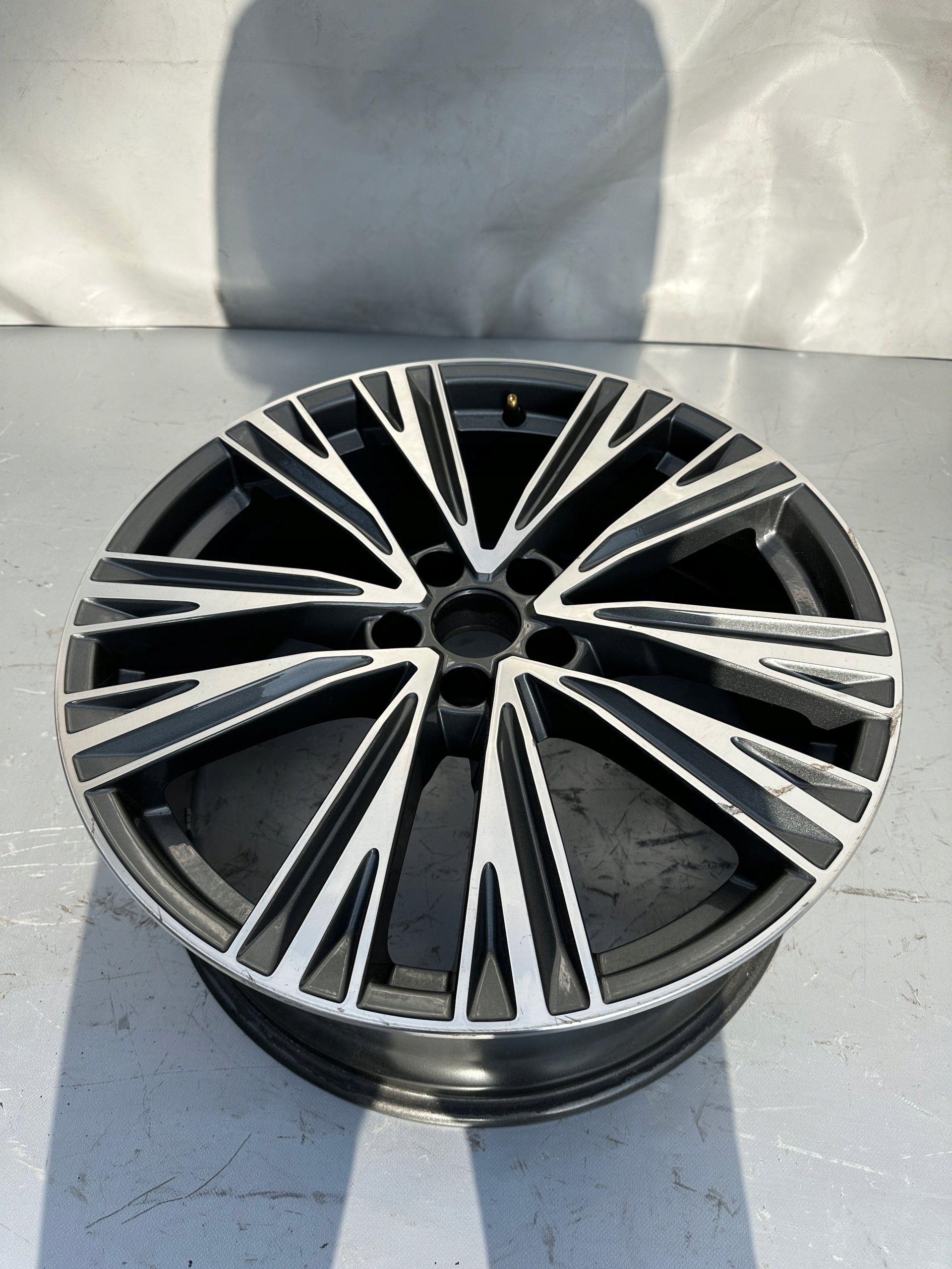 1x Alu Felge Audi A6 Aluminum rim 20 Zoll 8.5J 5x112 43ET