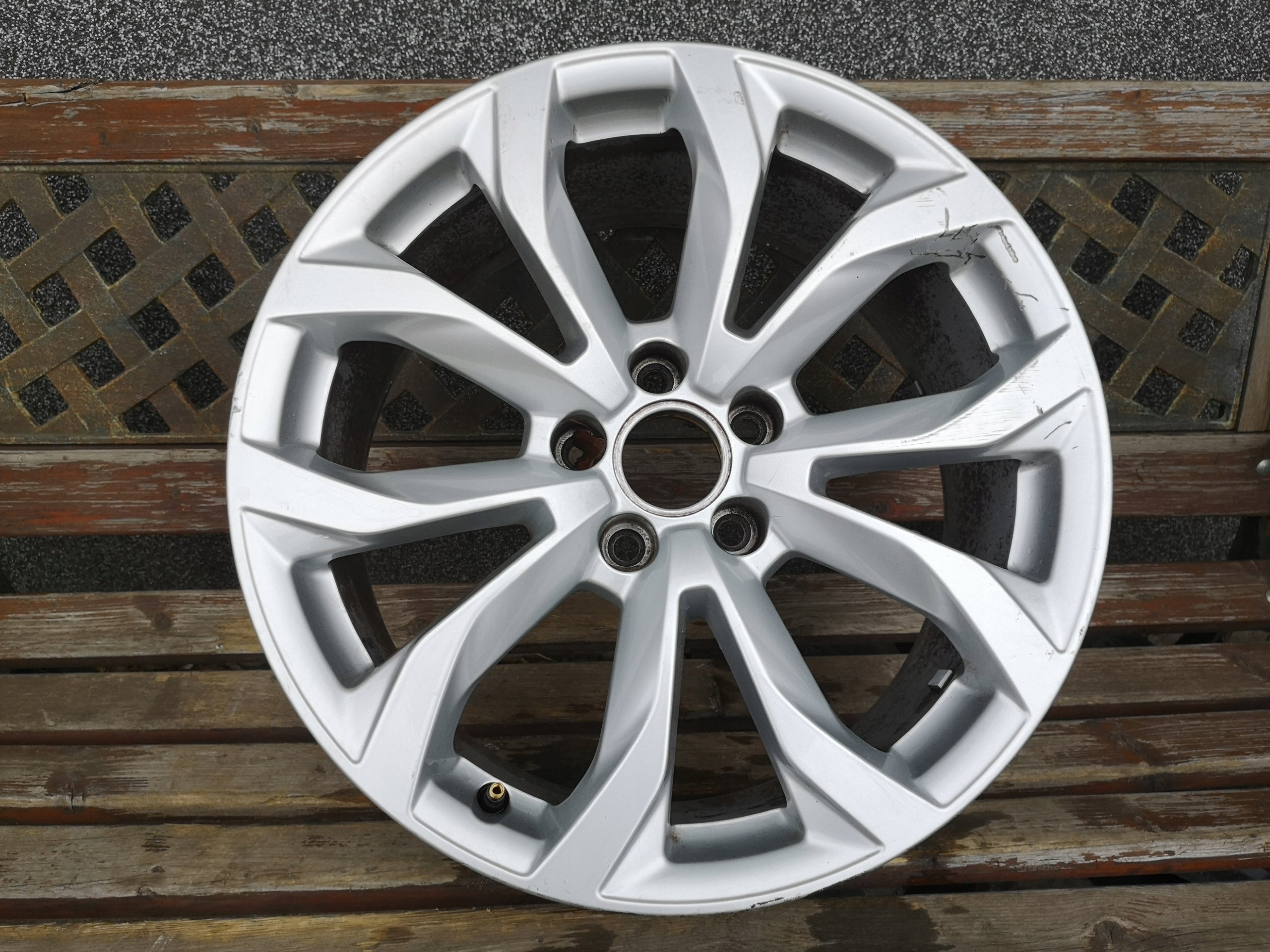 1x Alu Felge Audi A6 Aluminum rim 18 Zoll 8.0J 5x112 39ET 4G0601025BD