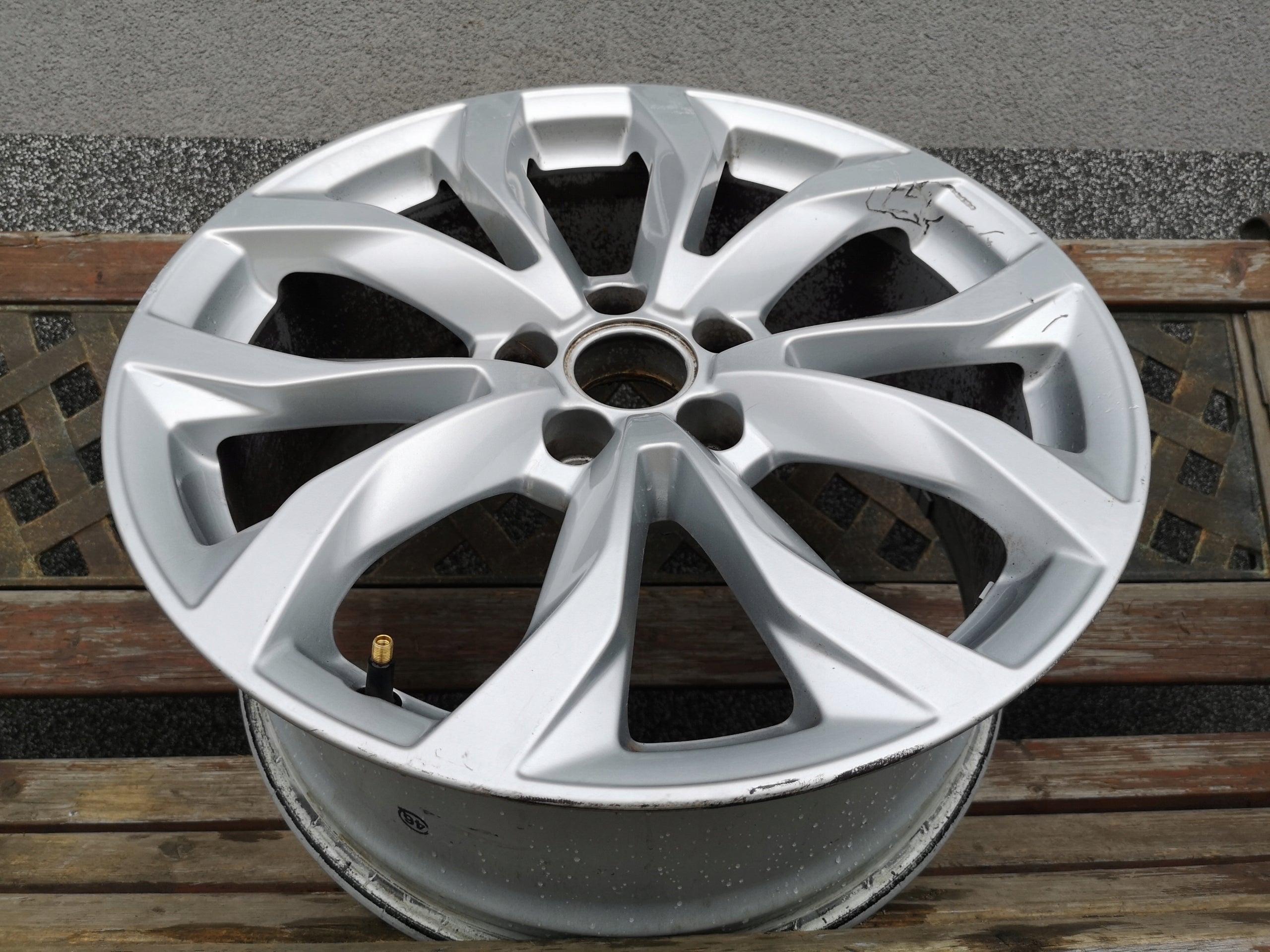 1x Alu Felge Audi A6 Aluminum rim 18 Zoll 8.0J 5x112 39ET 4G0601025BD