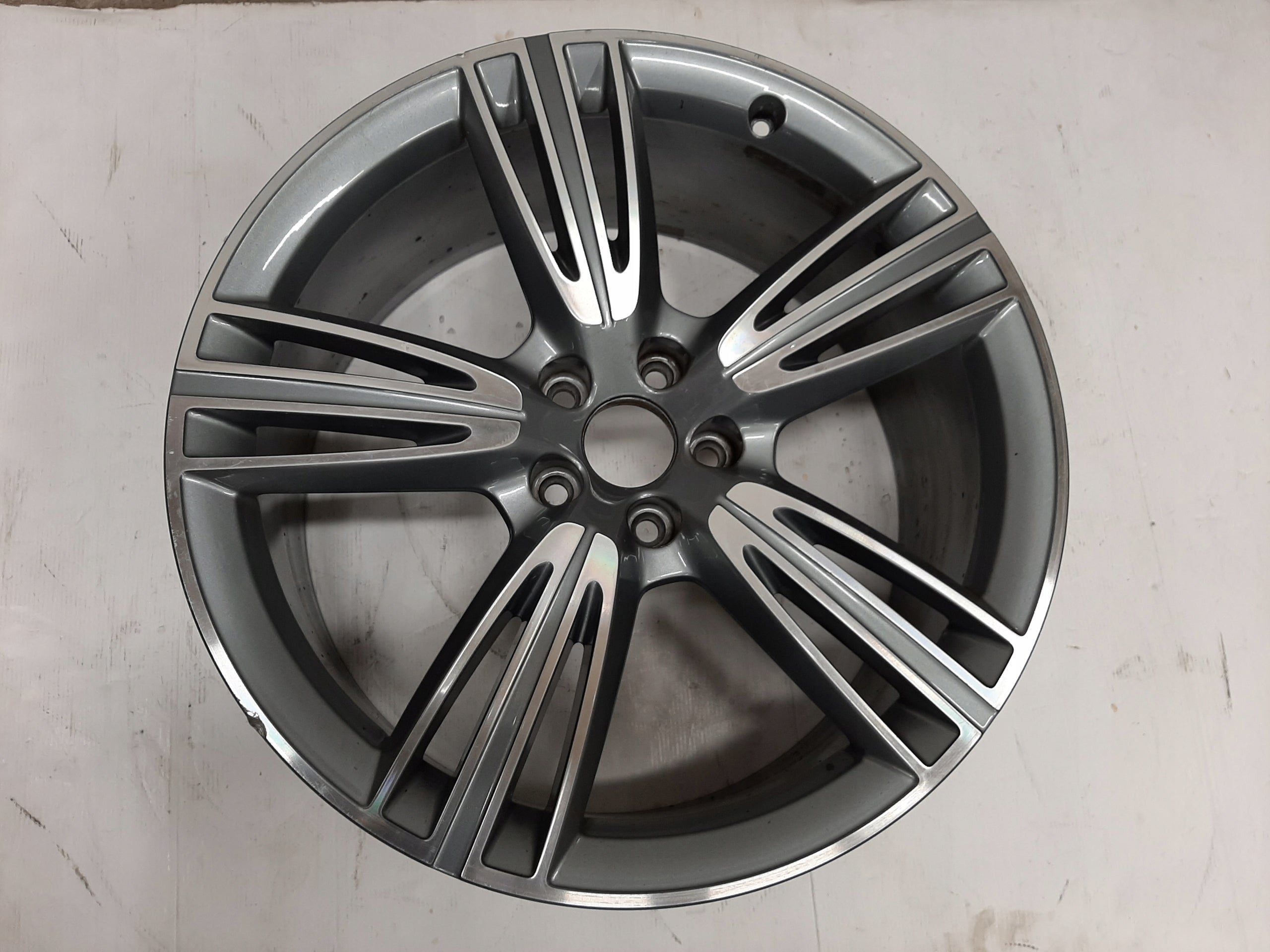  1x aluminum rim Audi A6 Aluminum rim 20 inch 8.5J 5x112 45ET 4G0071490  product image