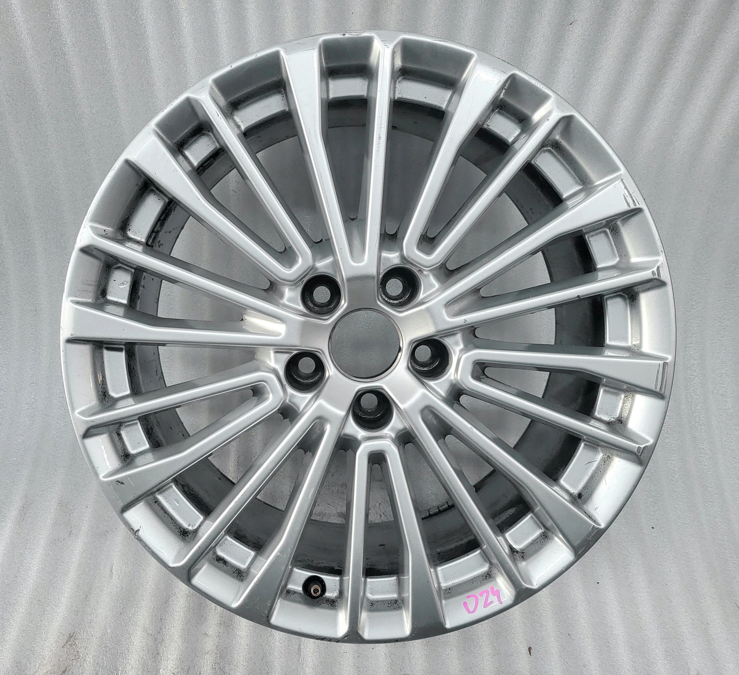 1x Alu Felge Audi A6 Aluminum rim 18 Zoll 8.0J 5x112 39ET 4K0601025C